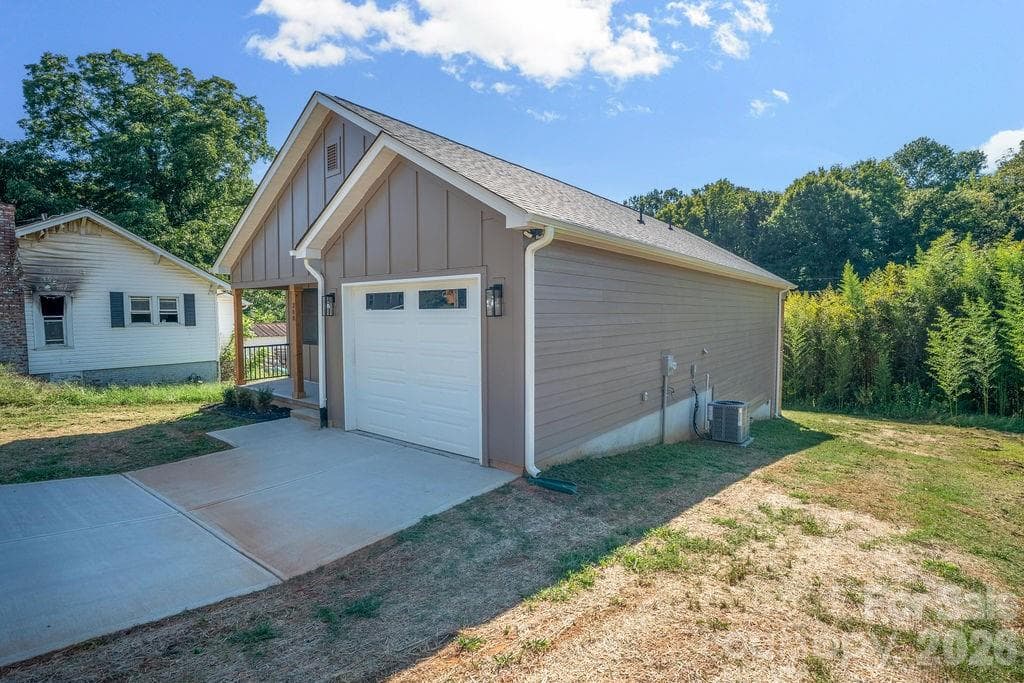 Single Family Residence at 308 N Caldwell Avenue, Newton, photo 3 of 24