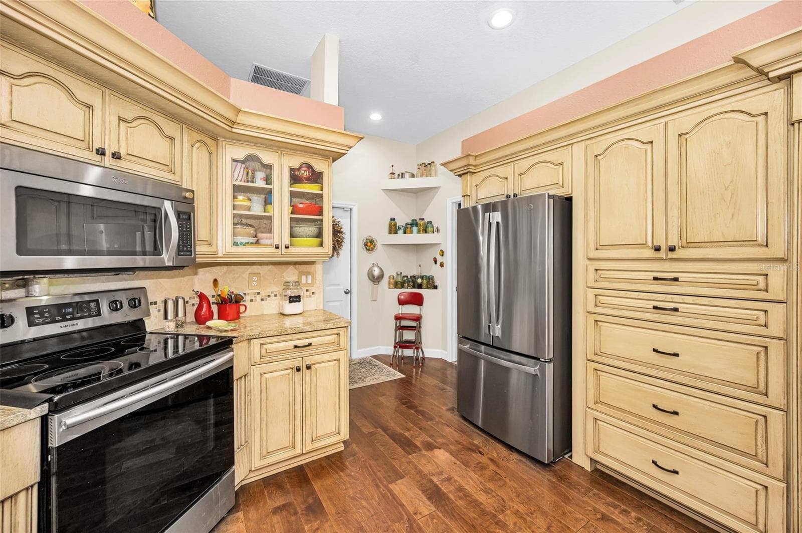 Updated kitchen - tile backsplash - 1234 ARLINBROOK DR, TRINITY