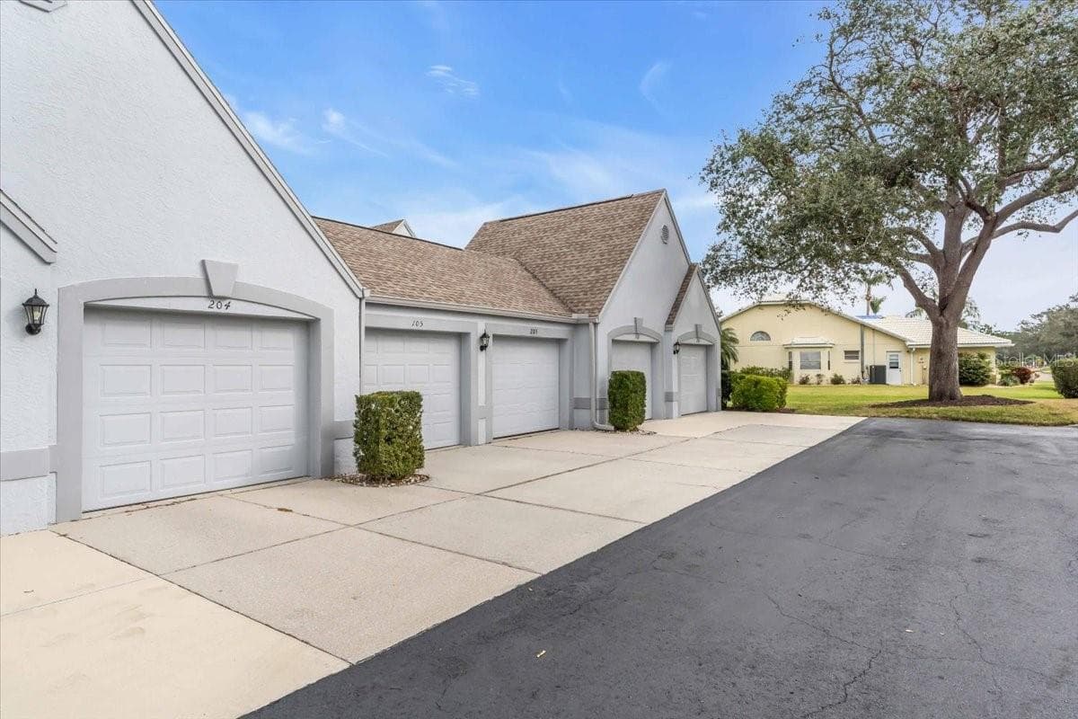 private one car garage - 6807 STONE RIVER RD #204, BRADENTON