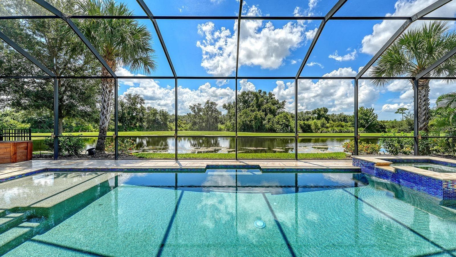 Single Family Residence at 7997 GRANDE SHORES DR, LAKEWOOD RANCH, photo 3 of 89