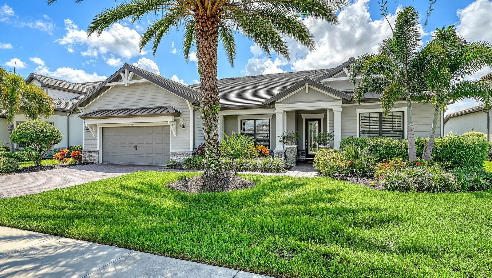 Single Family Residence at 7997 GRANDE SHORES DR, LAKEWOOD RANCH, photo 10 of 89
