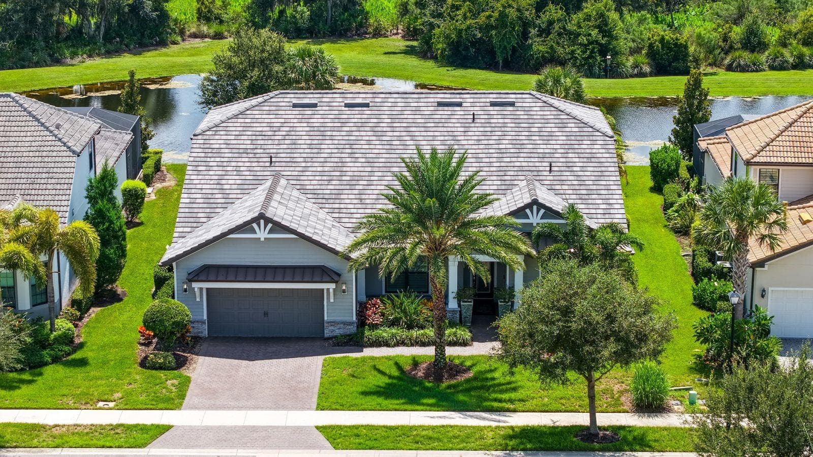 Single Family Residence at 7997 GRANDE SHORES DR, LAKEWOOD RANCH, photo 2 of 89