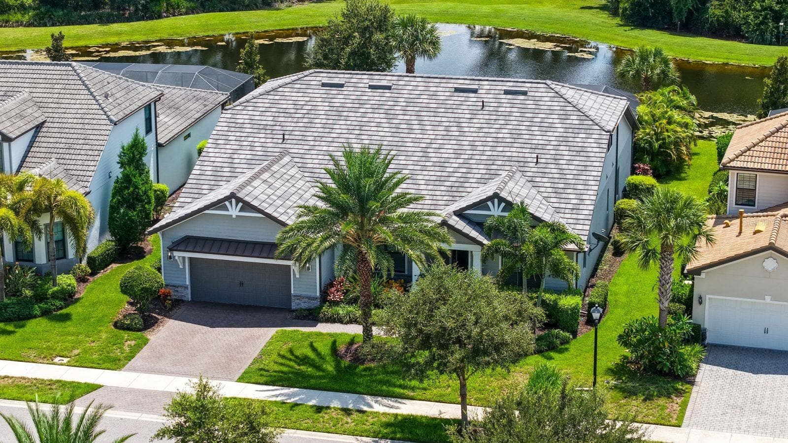 Single Family Residence at 7997 GRANDE SHORES DR, LAKEWOOD RANCH, photo 12 of 89