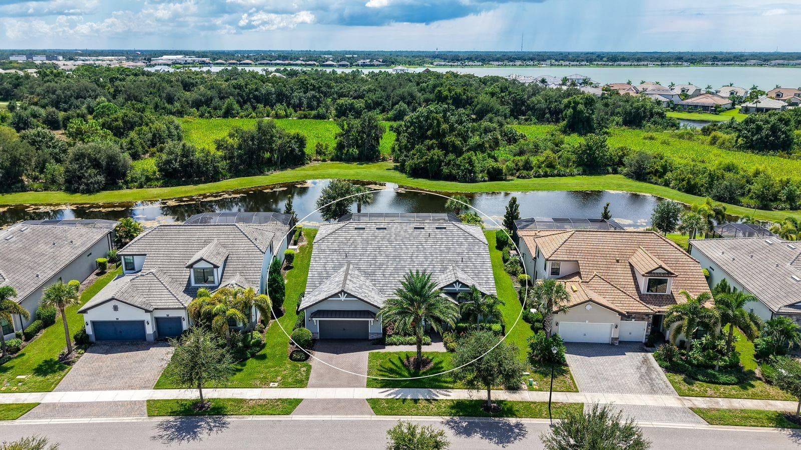 Single Family Residence at 7997 GRANDE SHORES DR, LAKEWOOD RANCH, photo 13 of 89