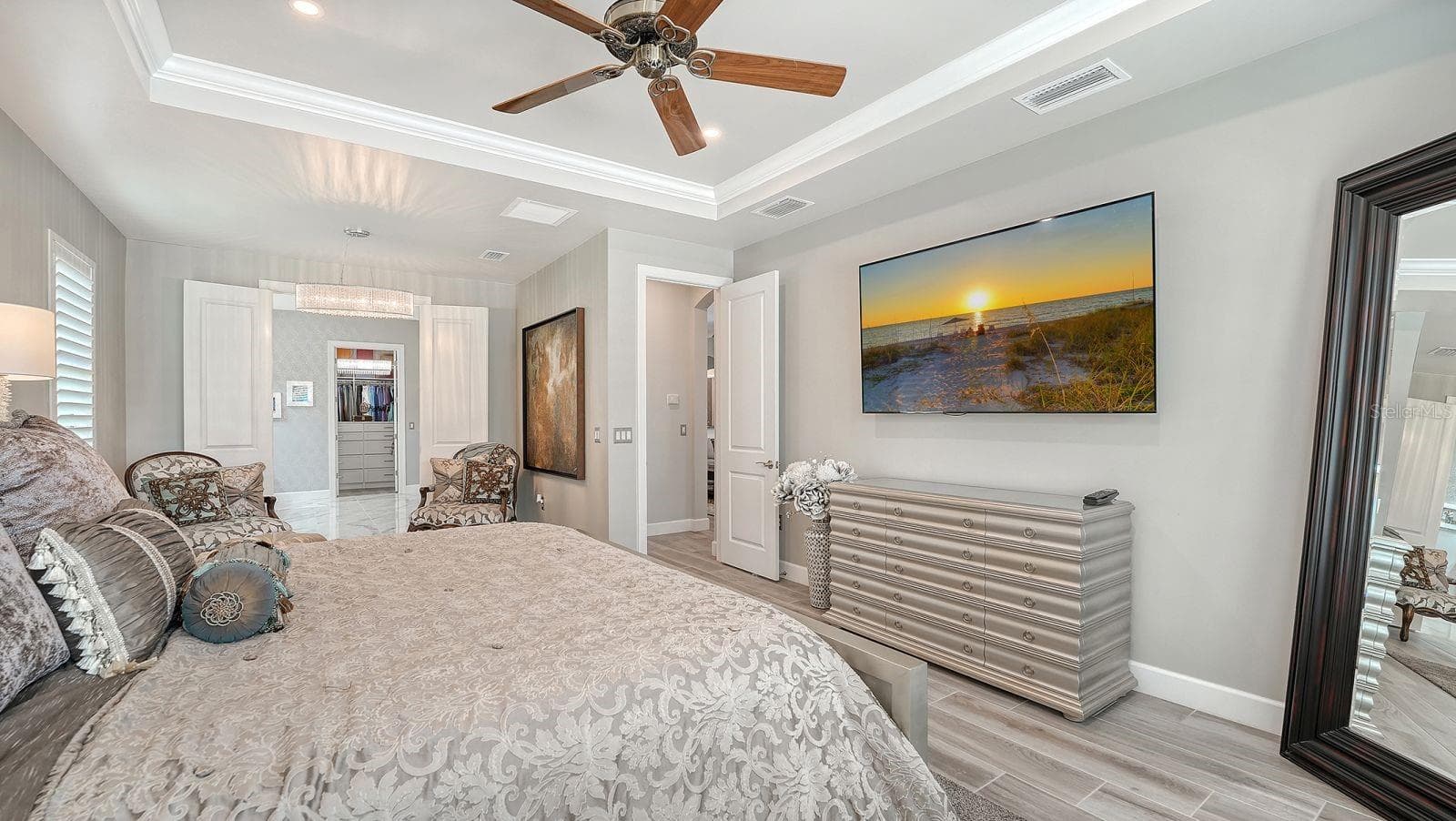 Single Family Residence at 7997 GRANDE SHORES DR, LAKEWOOD RANCH, photo 8 of 89