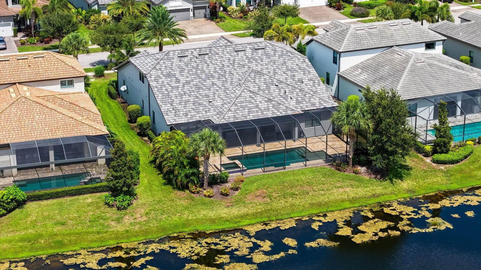 Single Family Residence at 7997 GRANDE SHORES DR, LAKEWOOD RANCH, photo 65 of 89