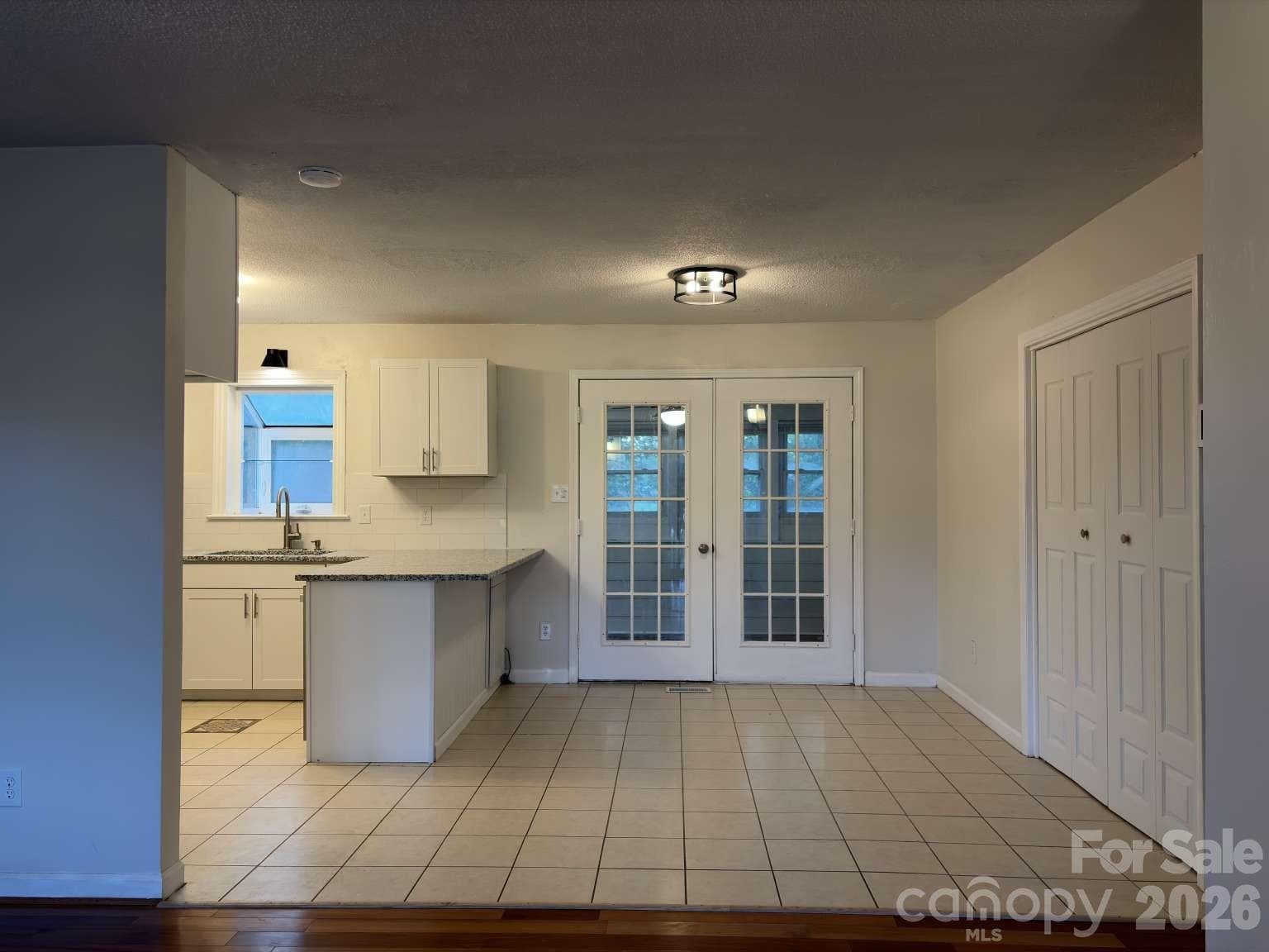 Single Family Residence at 2060 27th Avenue Drive NE, Hickory, photo 5 of 30