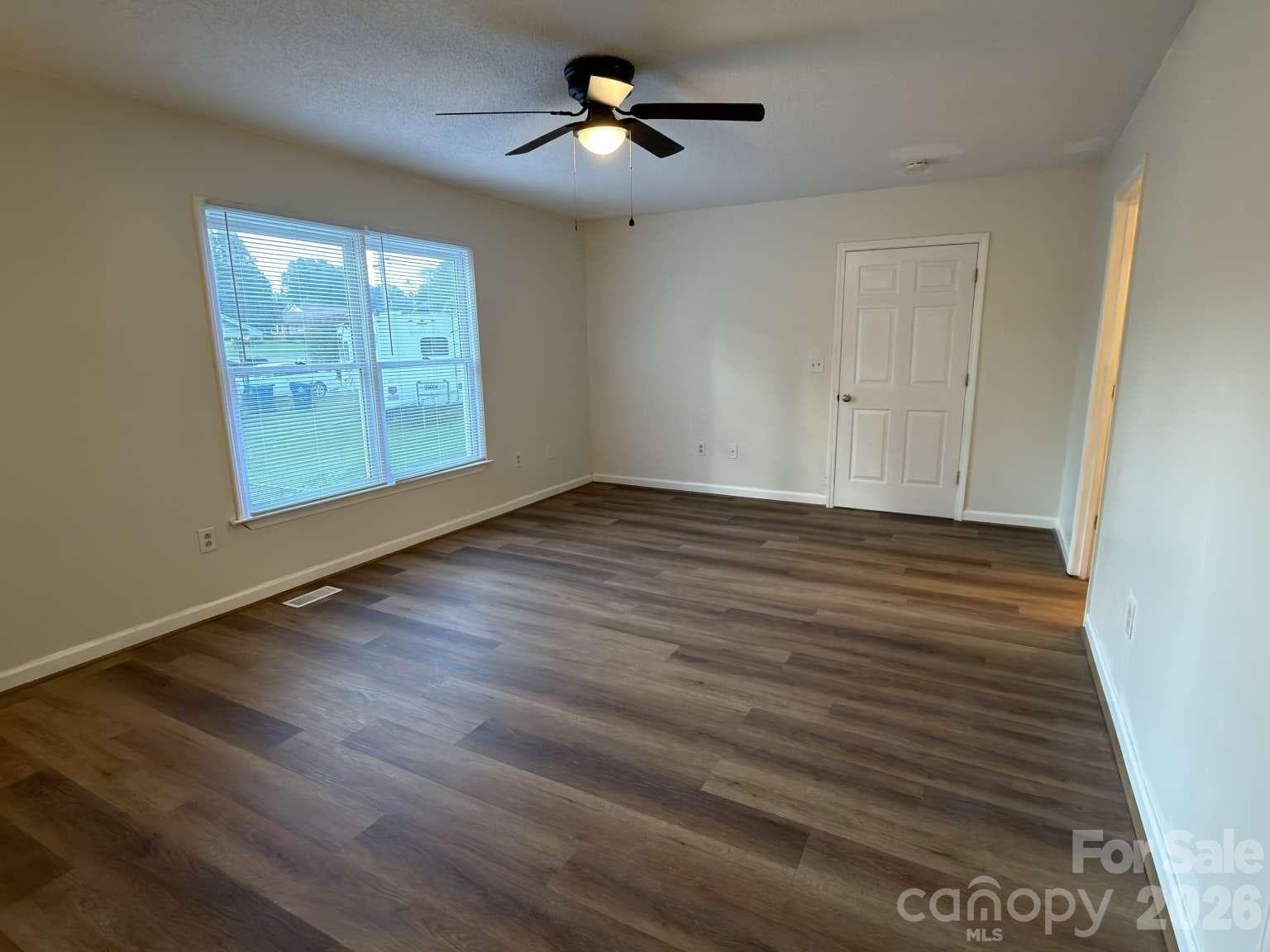 Single Family Residence at 2060 27th Avenue Drive NE, Hickory, photo 11 of 30