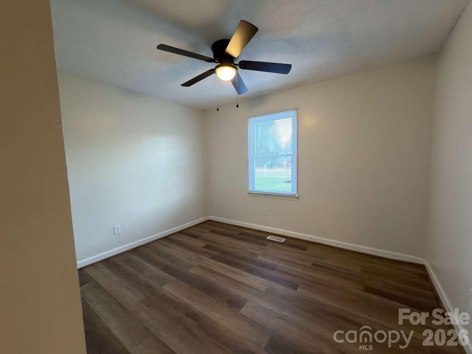 Single Family Residence at 2060 27th Avenue Drive NE, Hickory, photo 18 of 30