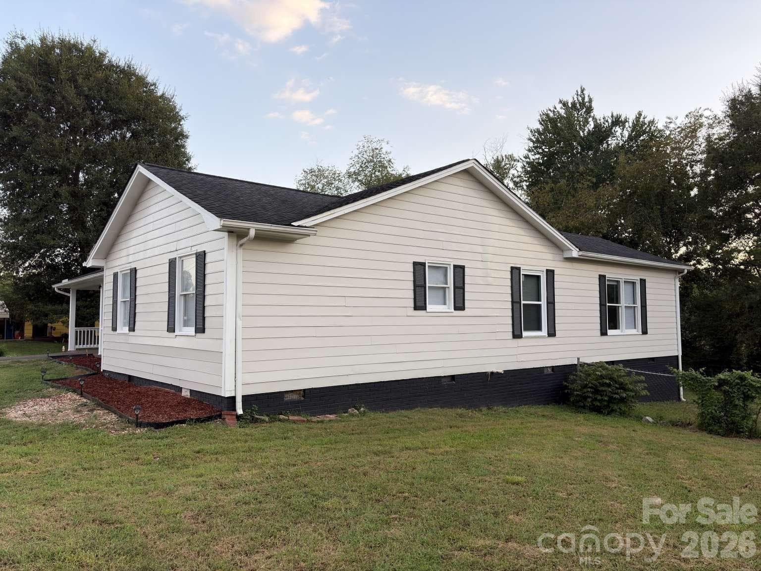 Single Family Residence at 2060 27th Avenue Drive NE, Hickory, photo 27 of 30