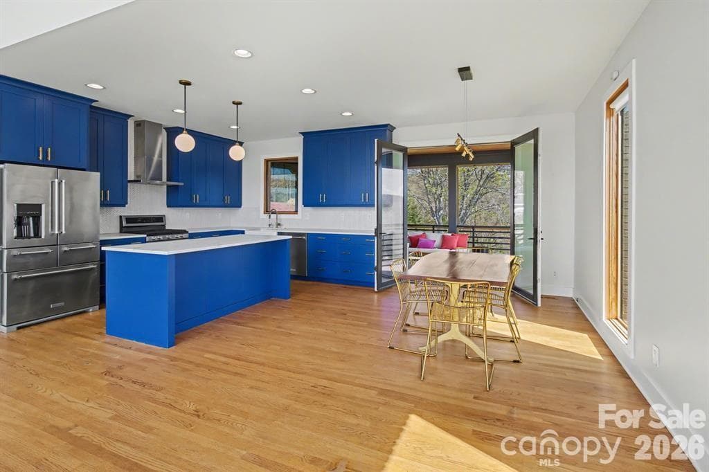 Enjoy the views and fresh breeze while having dinner - 8 Nottingham Drive, Candler