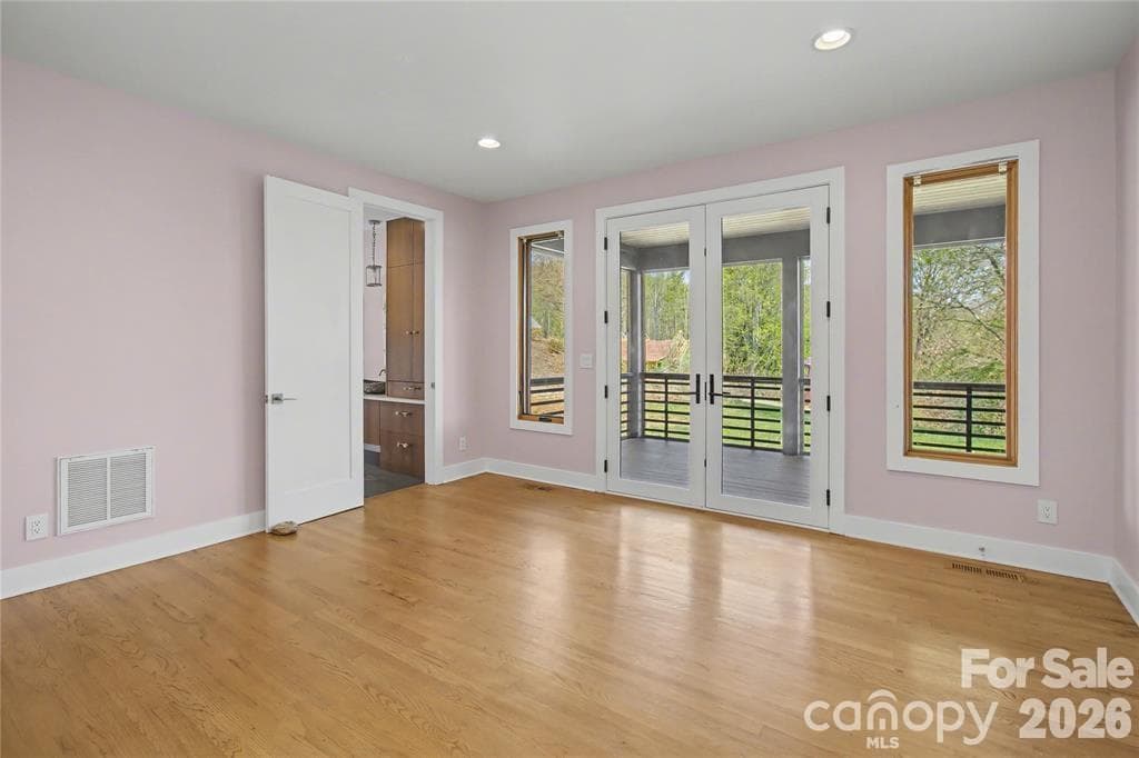 Main level Primary bedroom with screened in back porch access - 8 Nottingham Drive, Candler