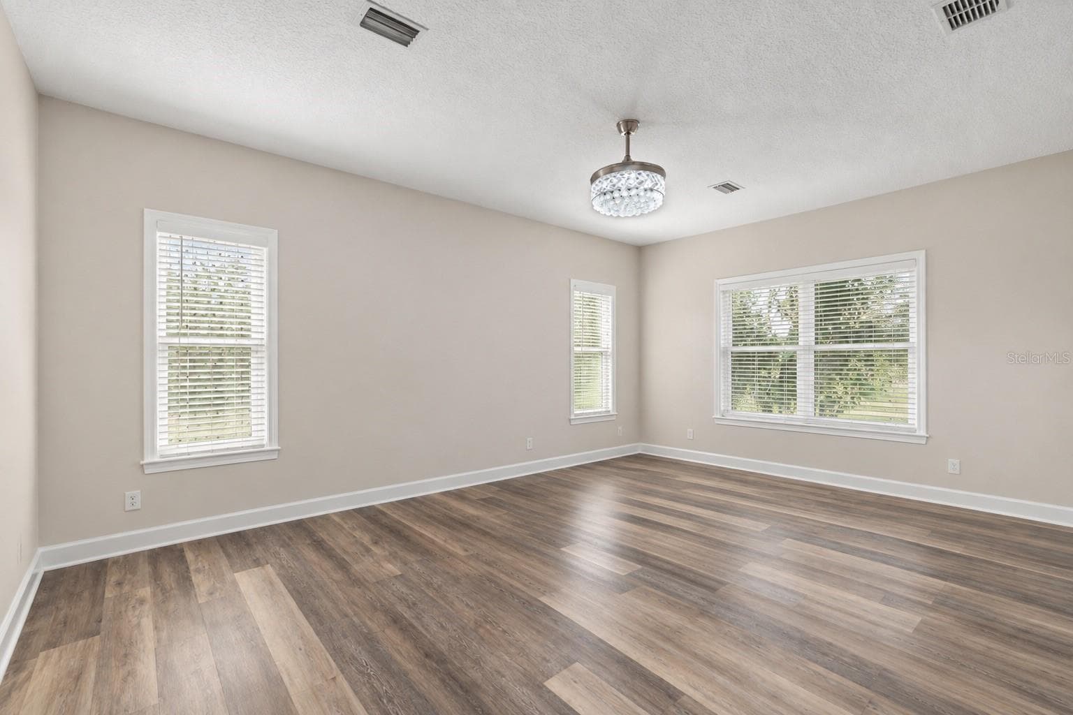AI furniture removal* image may be altered - 292 SW OLD CYPRESS WAY, LAKE CITY
