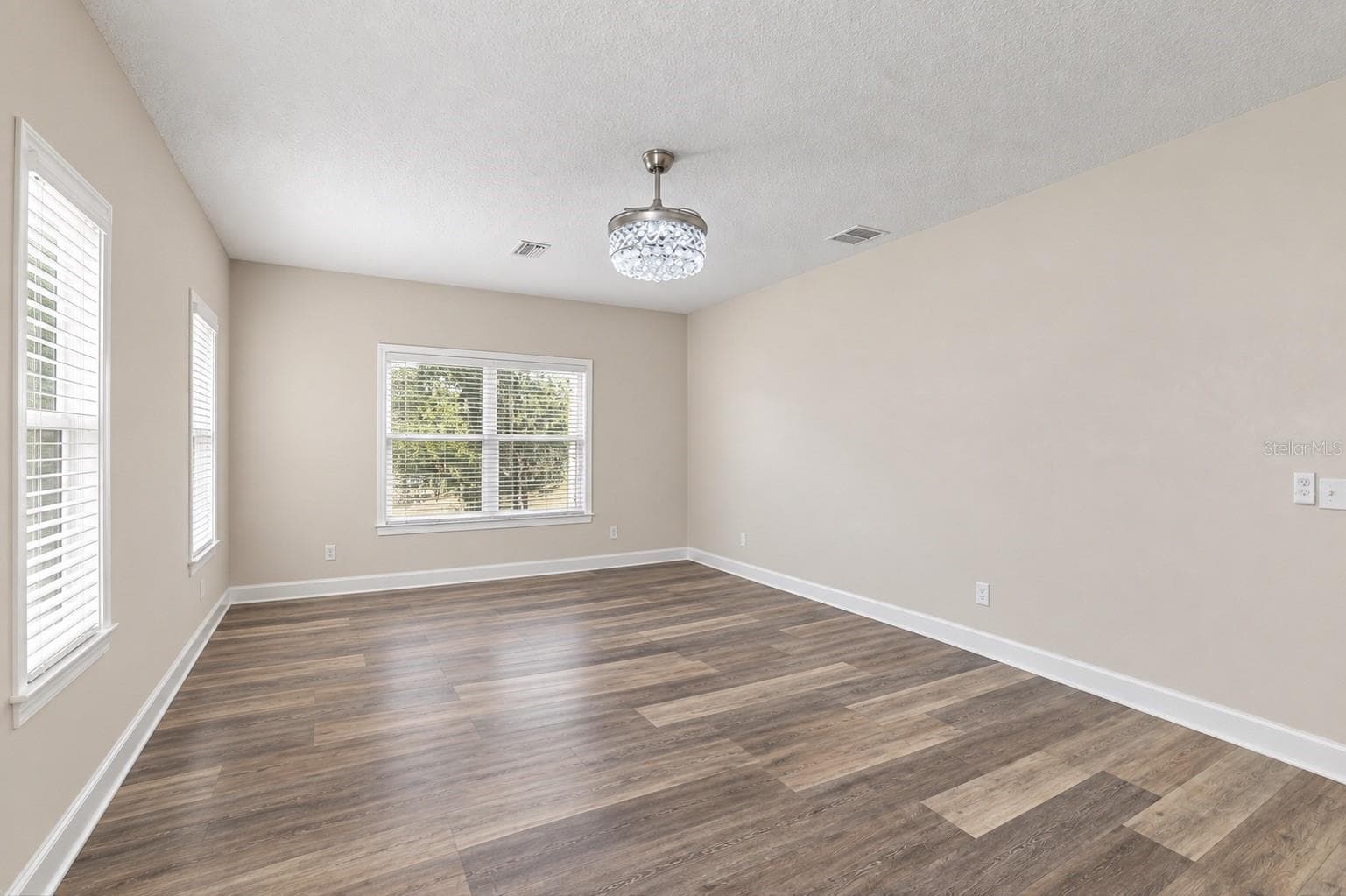 AI furniture removal* image may be altered - 292 SW OLD CYPRESS WAY, LAKE CITY