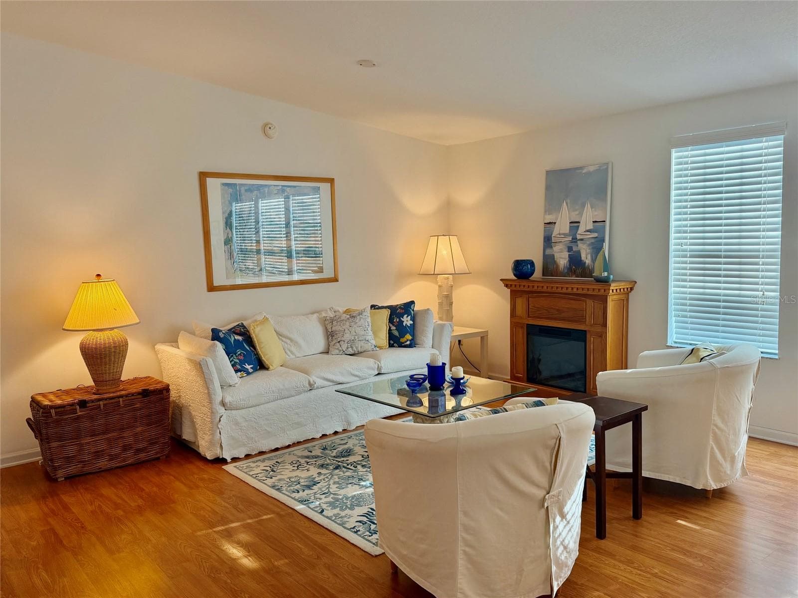 One living area - 730 GLORIOSA RD, VENICE