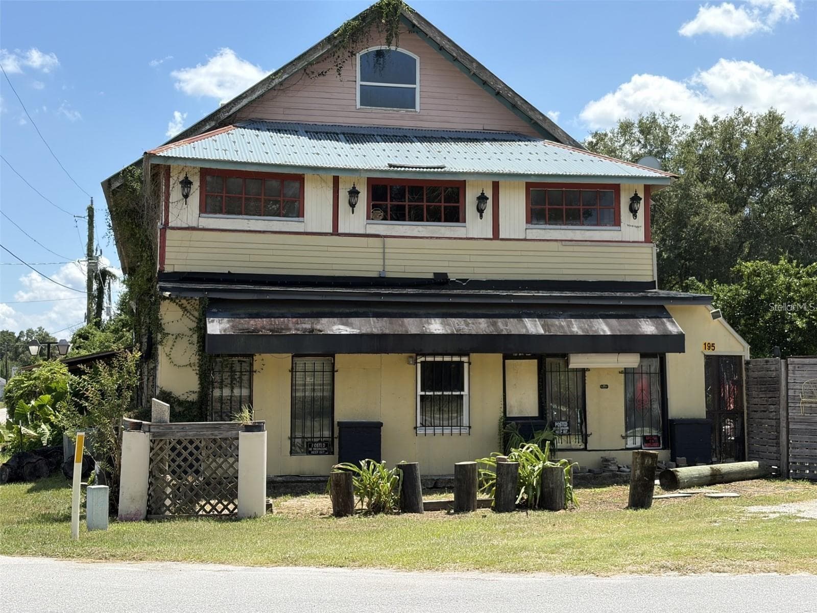 195 RAILROAD AVE