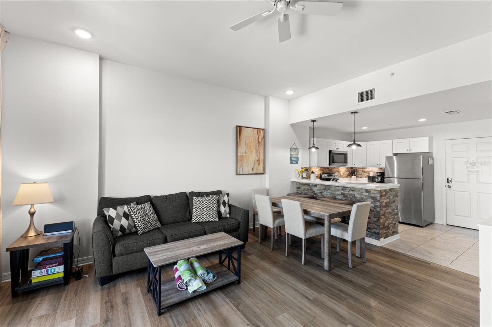 Condo - Hotel at 13101 GULF BLVD #1605, MADEIRA BEACH, photo 5 of 43