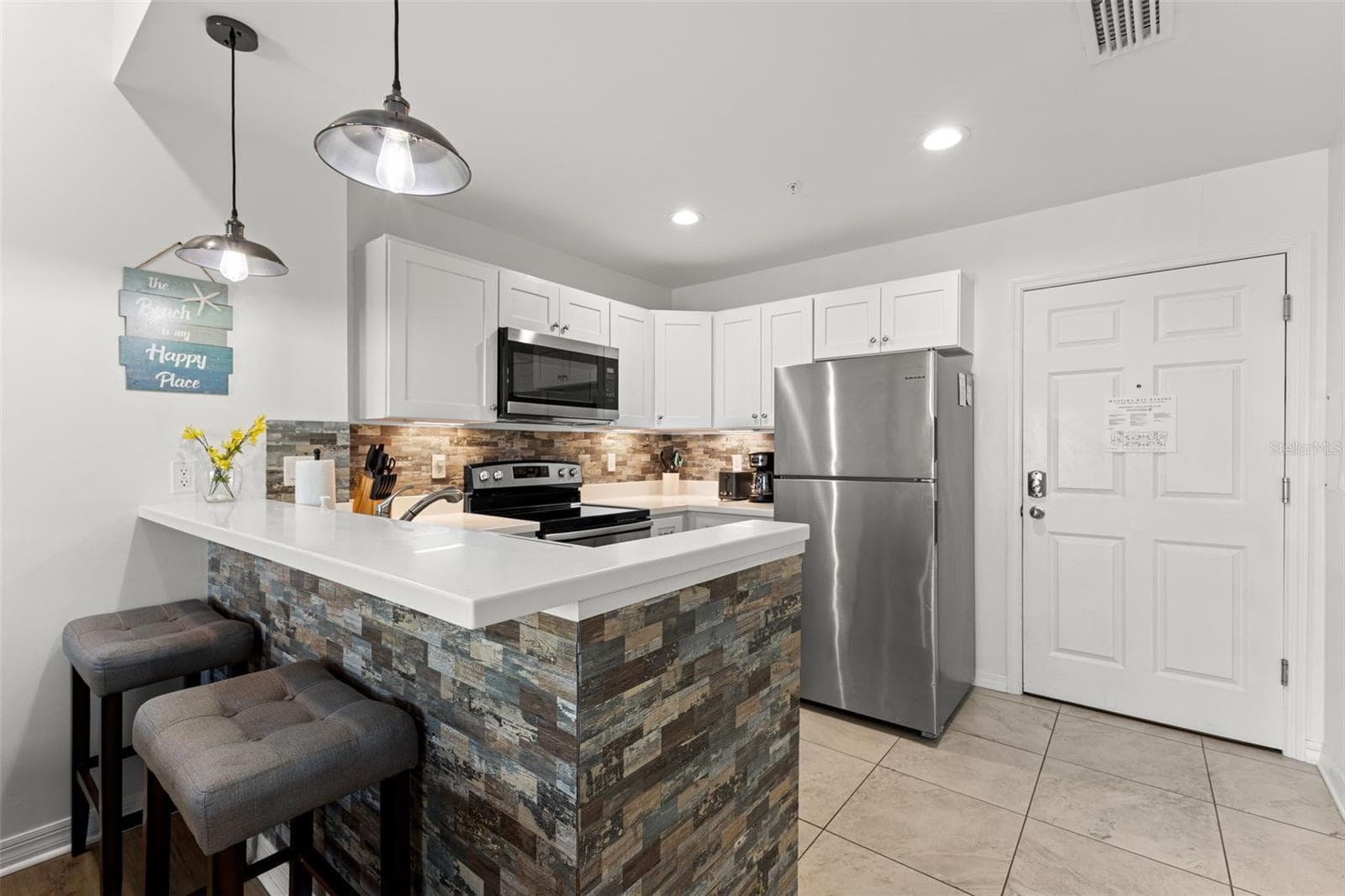 Condo - Hotel at 13101 GULF BLVD #1605, MADEIRA BEACH, photo 6 of 43