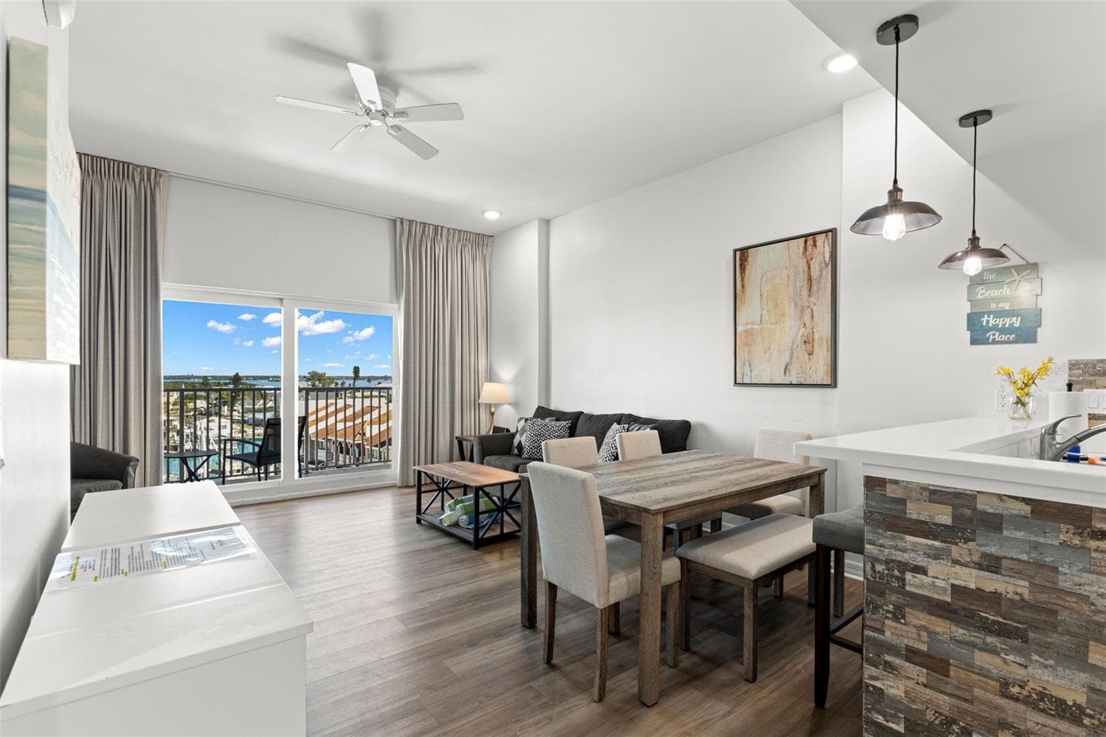 Very cozy atmosphere - 13101 GULF BLVD #1605, MADEIRA BEACH