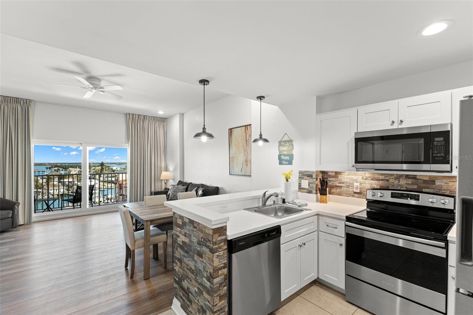 Condo - Hotel at 13101 GULF BLVD #1605, MADEIRA BEACH, photo 9 of 43