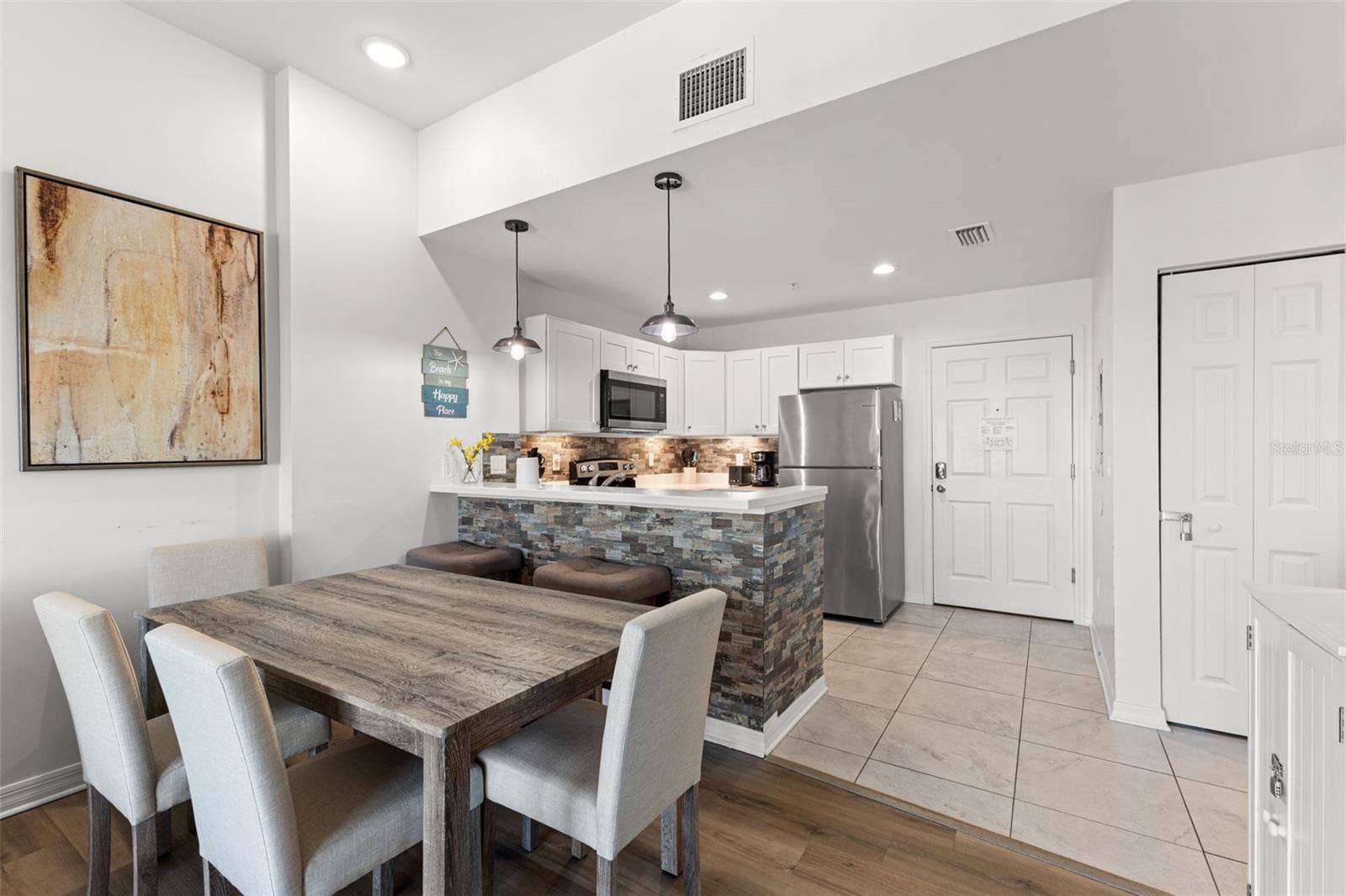 Condo - Hotel at 13101 GULF BLVD #1605, MADEIRA BEACH, photo 11 of 43