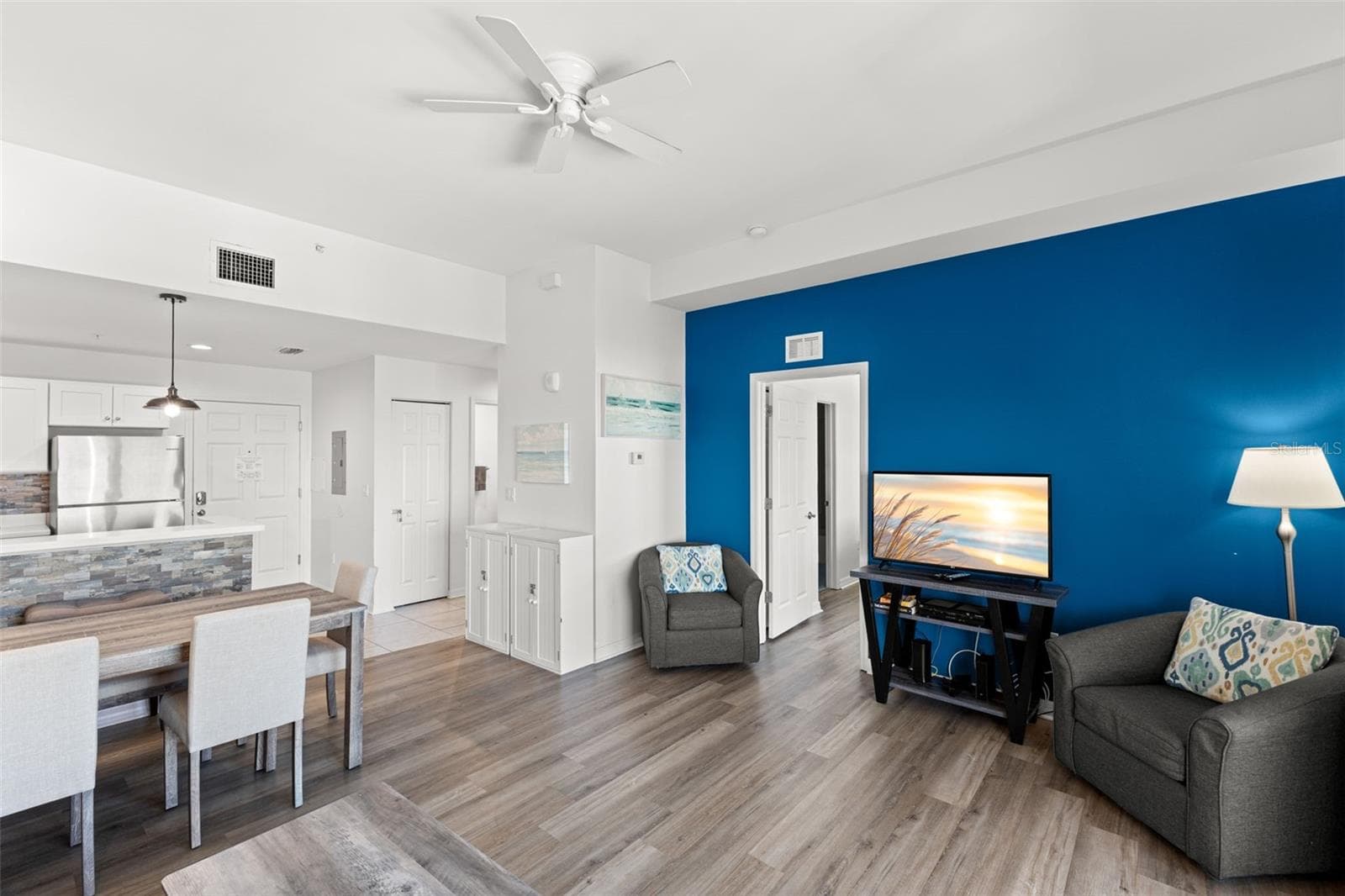 Condo - Hotel at 13101 GULF BLVD #1605, MADEIRA BEACH, photo 15 of 43