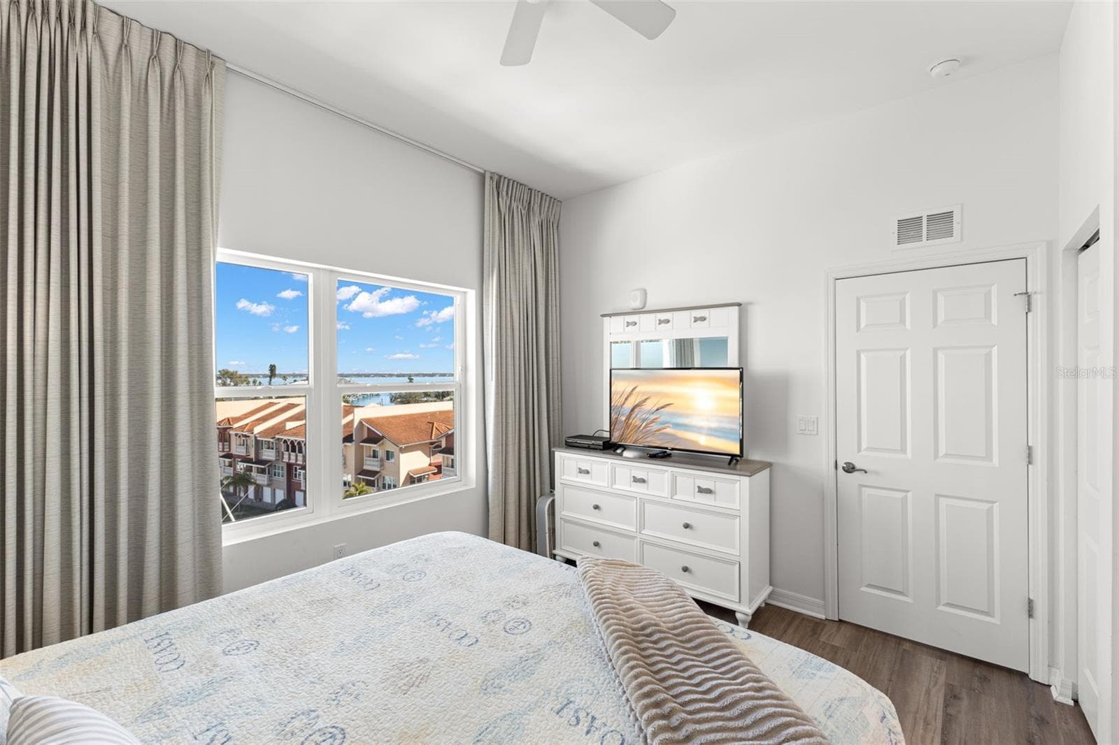 Condo - Hotel at 13101 GULF BLVD #1605, MADEIRA BEACH, photo 17 of 43
