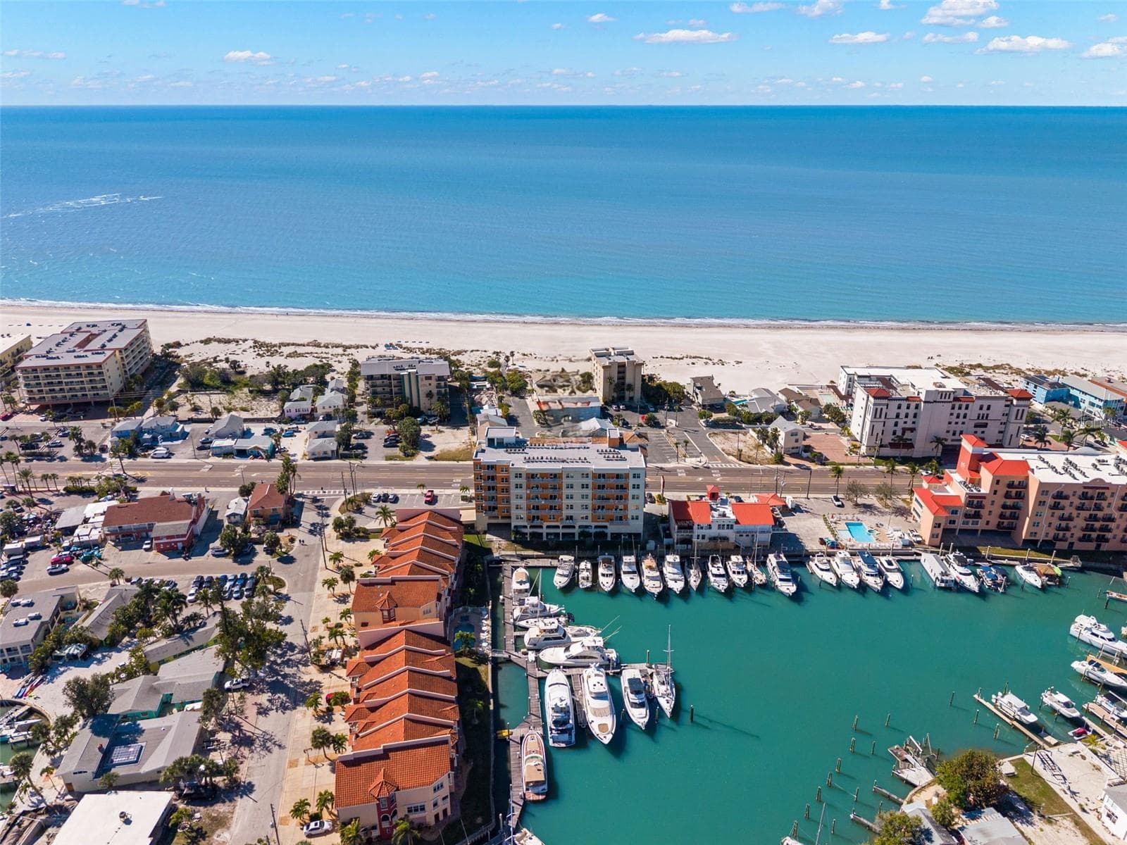 Condo - Hotel at 13101 GULF BLVD #1605, MADEIRA BEACH, photo 34 of 43