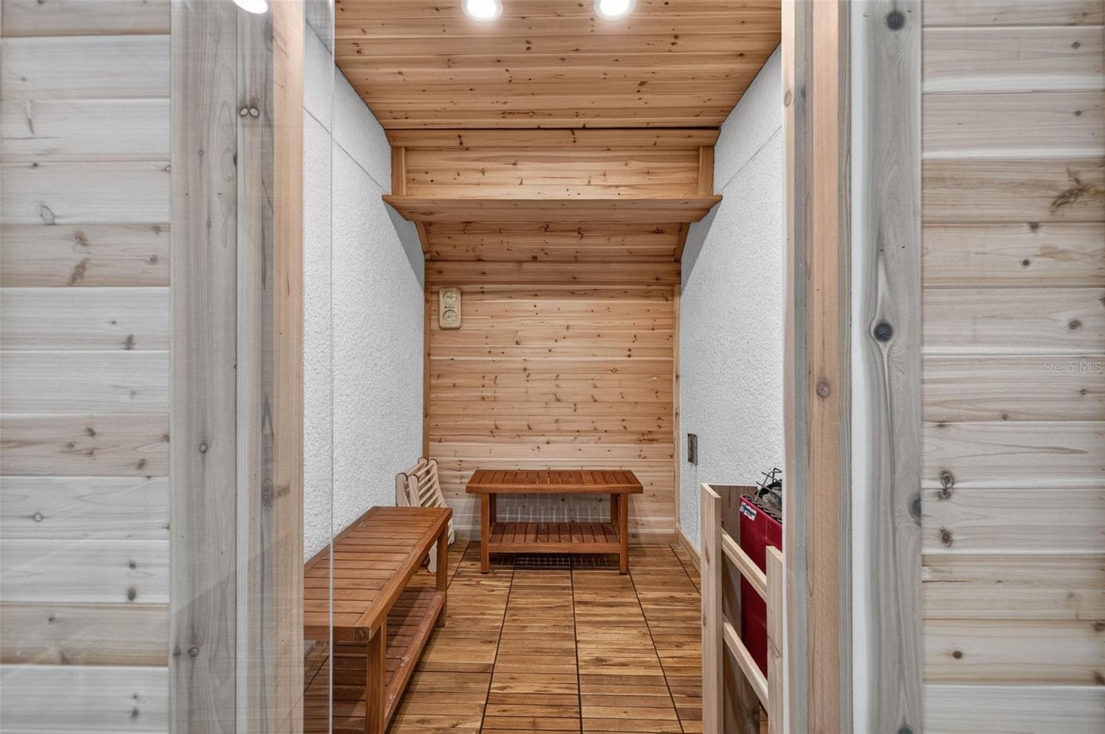 Sauna - 16210 3RD ST E, REDINGTON BEACH
