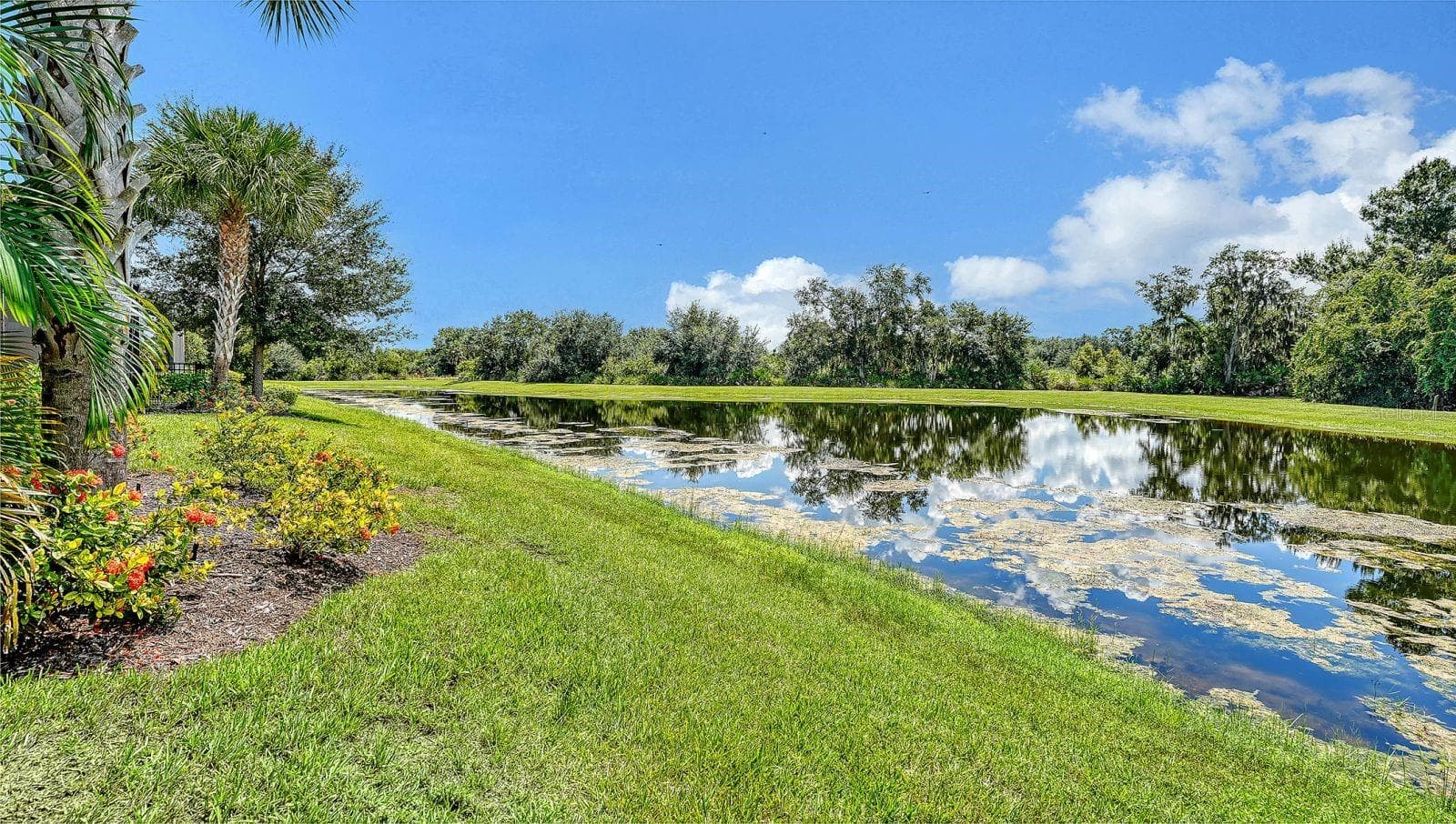 Single Family Residence at 7997 GRANDE SHORES DR, LAKEWOOD RANCH, photo 61 of 89