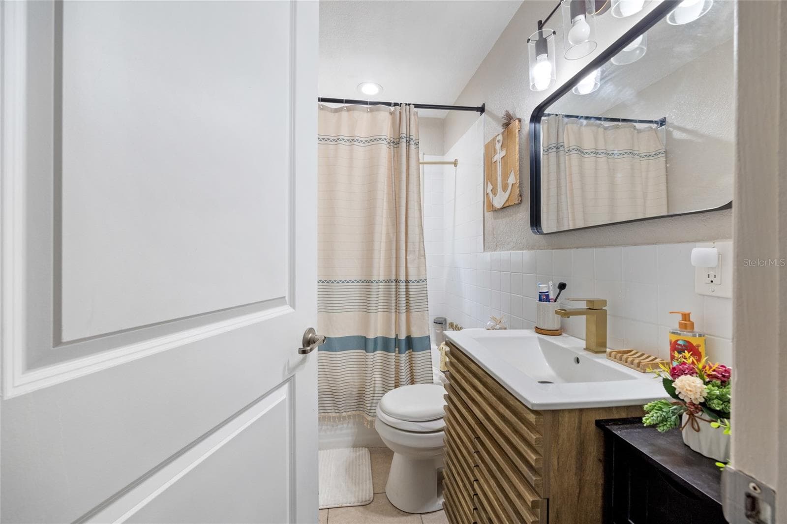 Guest Bathroom - 1202 SUMTER ST, LEESBURG