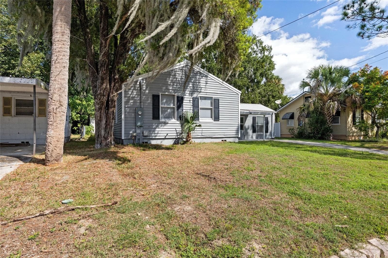 The Front Yard of the Home - 1202 SUMTER ST, LEESBURG