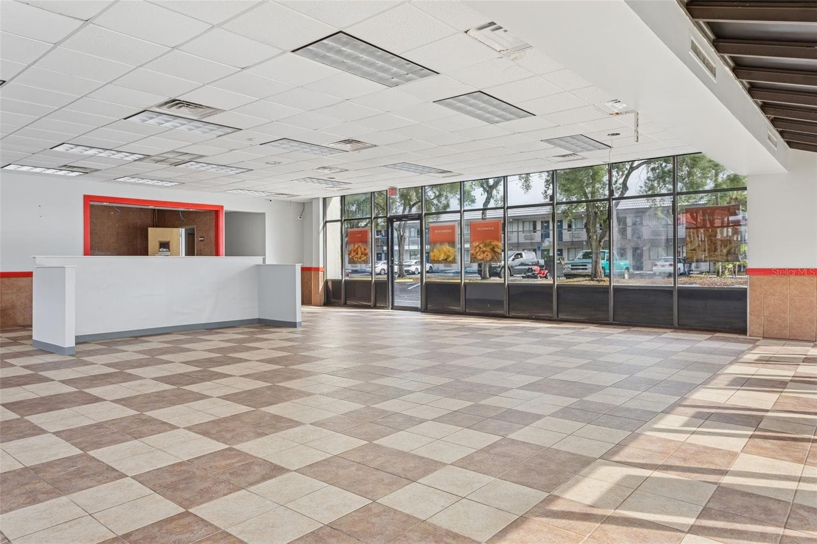 Restaurant at 6620 E DR MARTIN LUTHER KING JR BLVD, TAMPA, photo 3 of 23