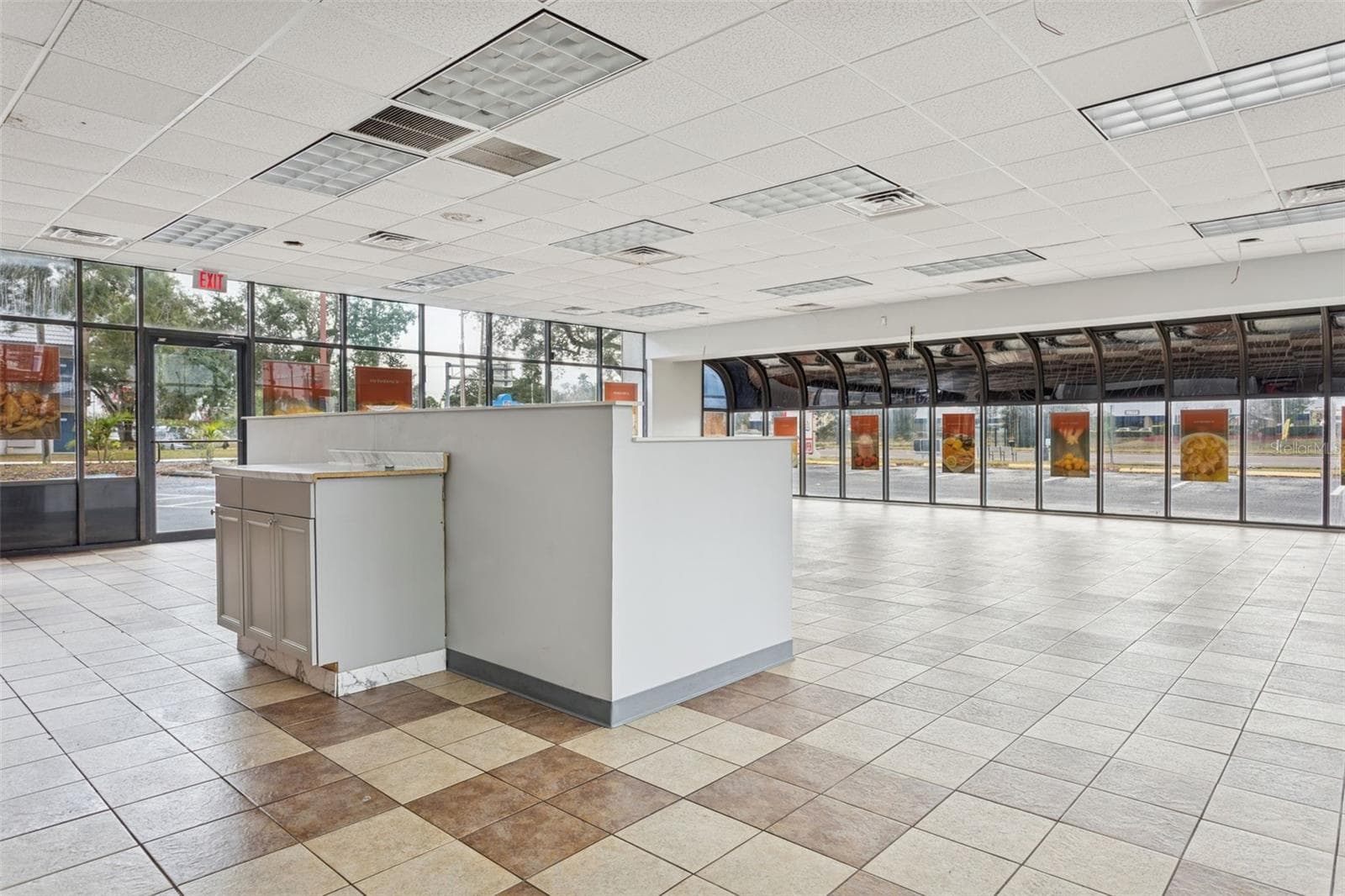 Restaurant at 6620 E DR MARTIN LUTHER KING JR BLVD, TAMPA, photo 6 of 23
