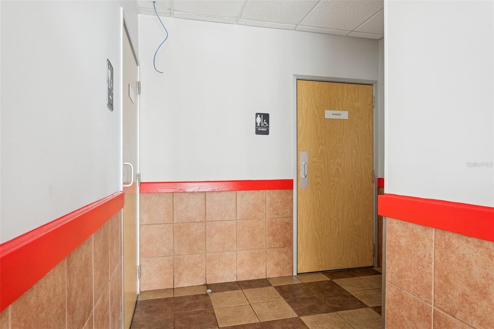 Restaurant at 6620 E DR MARTIN LUTHER KING JR BLVD, TAMPA, photo 9 of 23