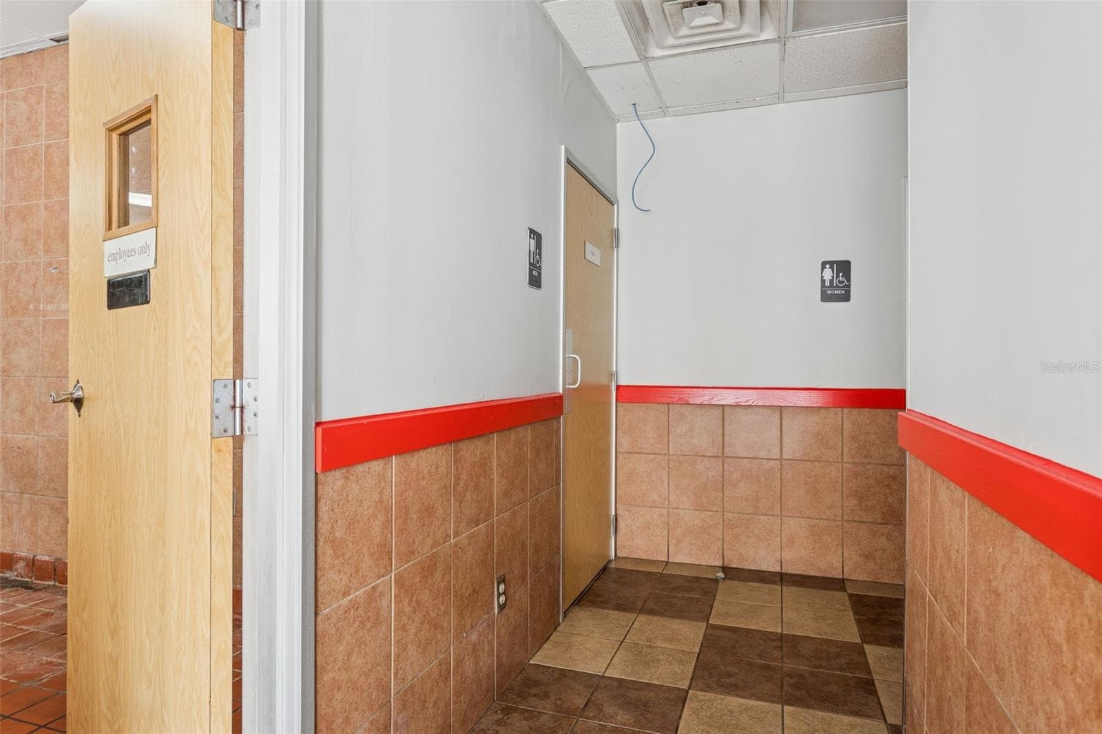 Restaurant at 6620 E DR MARTIN LUTHER KING JR BLVD, TAMPA, photo 10 of 23