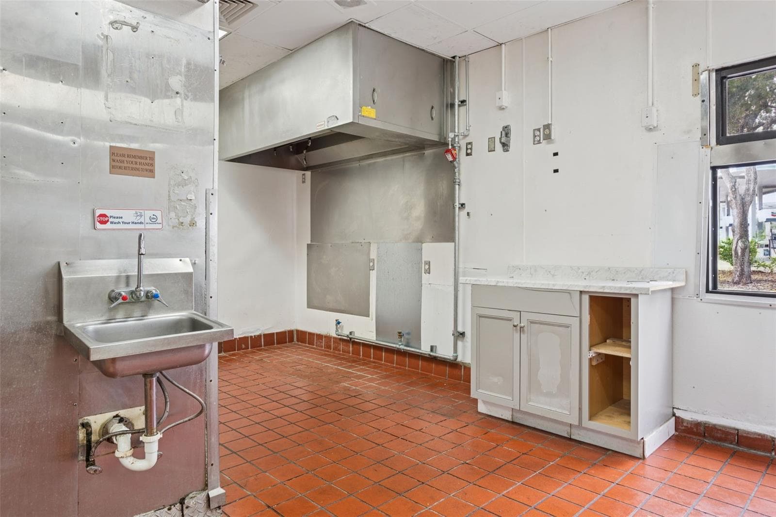 Restaurant at 6620 E DR MARTIN LUTHER KING JR BLVD, TAMPA, photo 16 of 23
