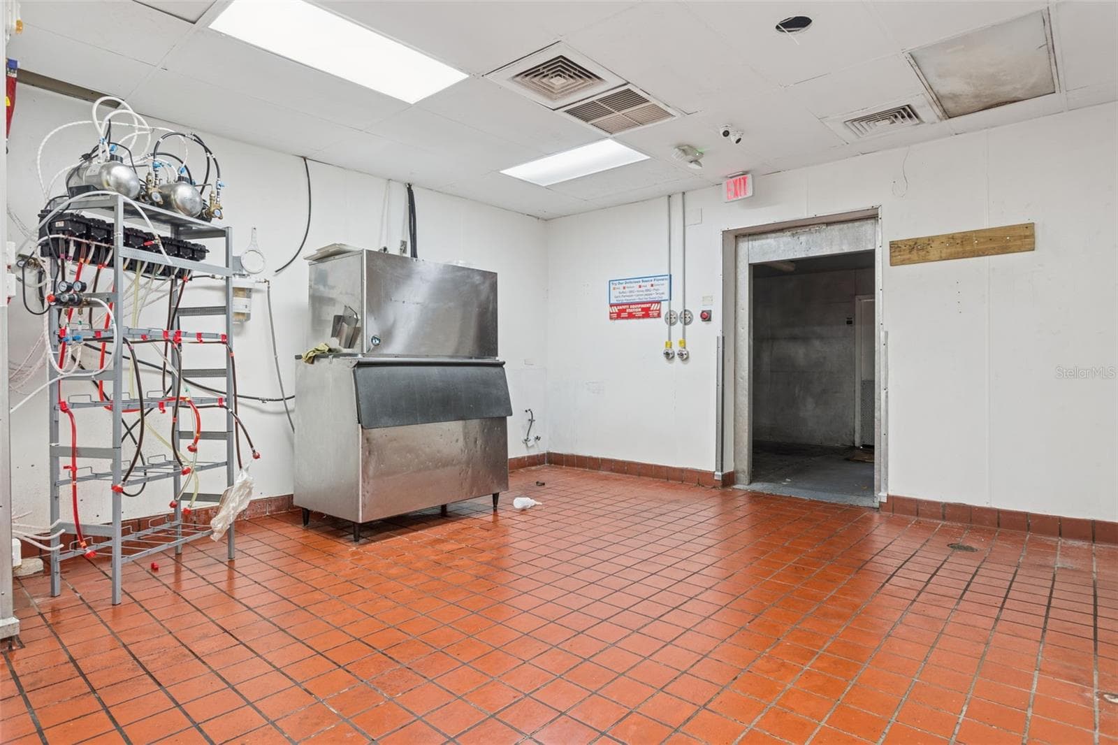 Restaurant at 6620 E DR MARTIN LUTHER KING JR BLVD, TAMPA, photo 17 of 23