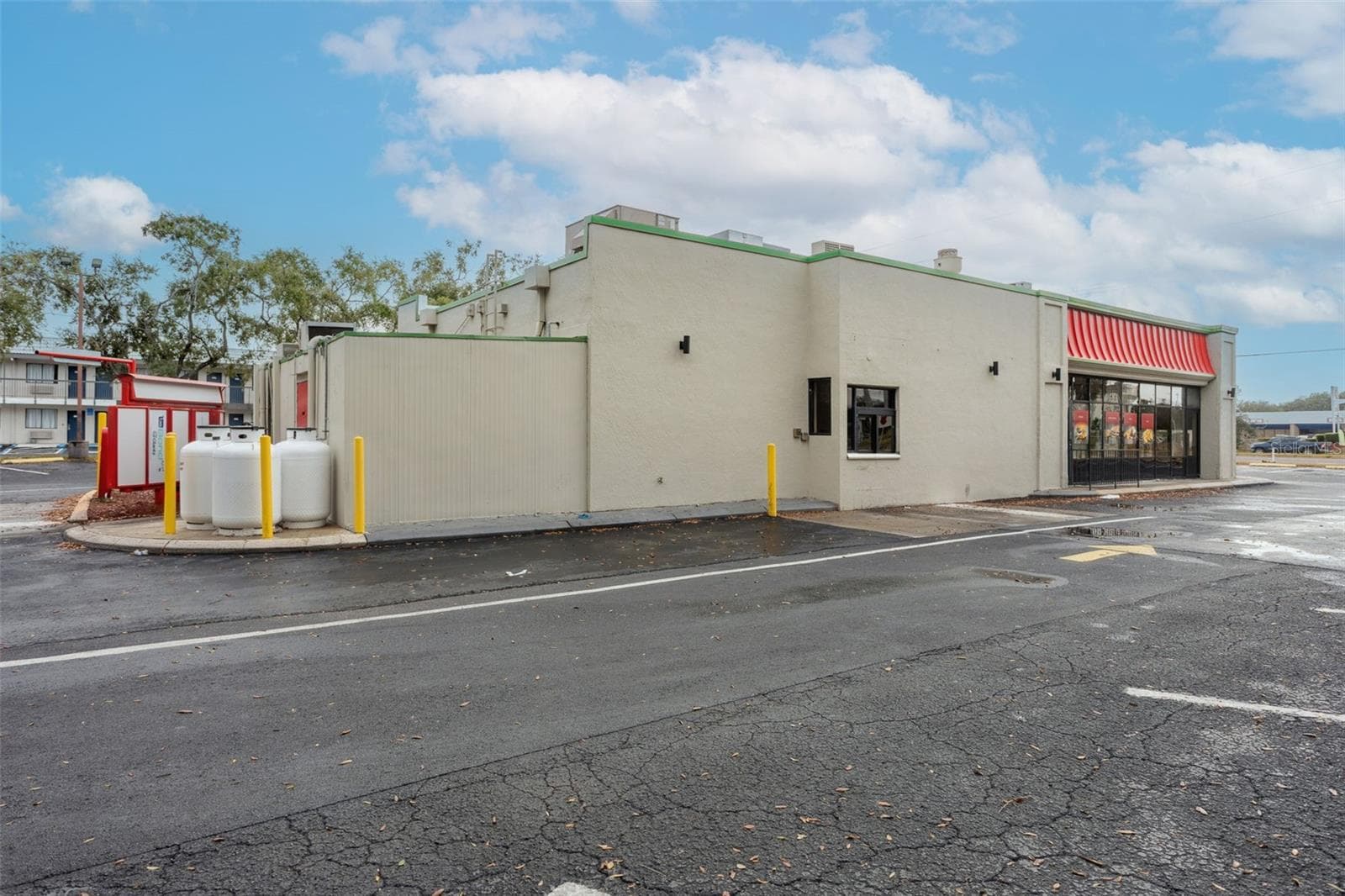 Restaurant at 6620 E DR MARTIN LUTHER KING JR BLVD, TAMPA, photo 23 of 23