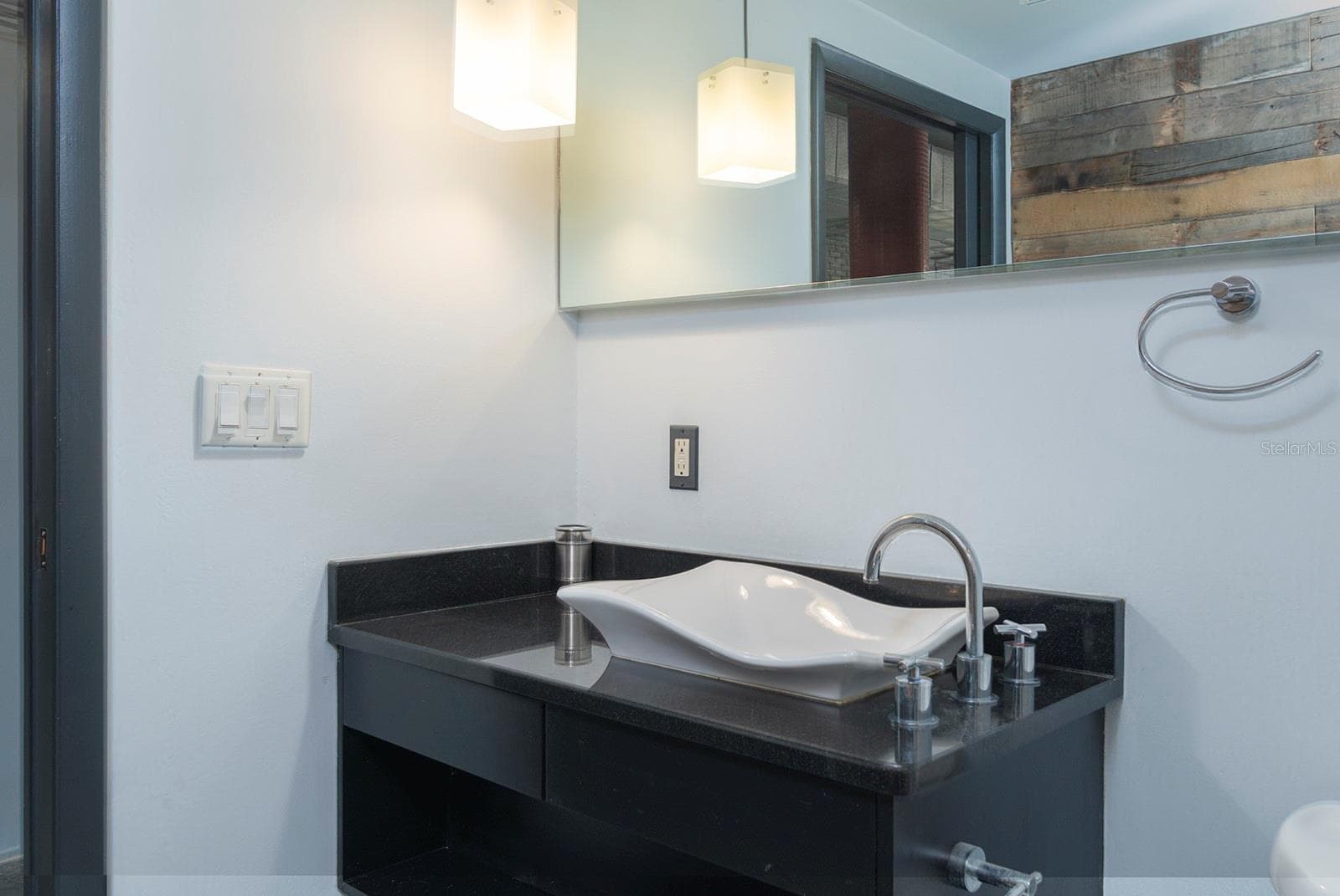 Condominium at 10 N SUMMERLIN AVE #28, ORLANDO, photo 17 of 32