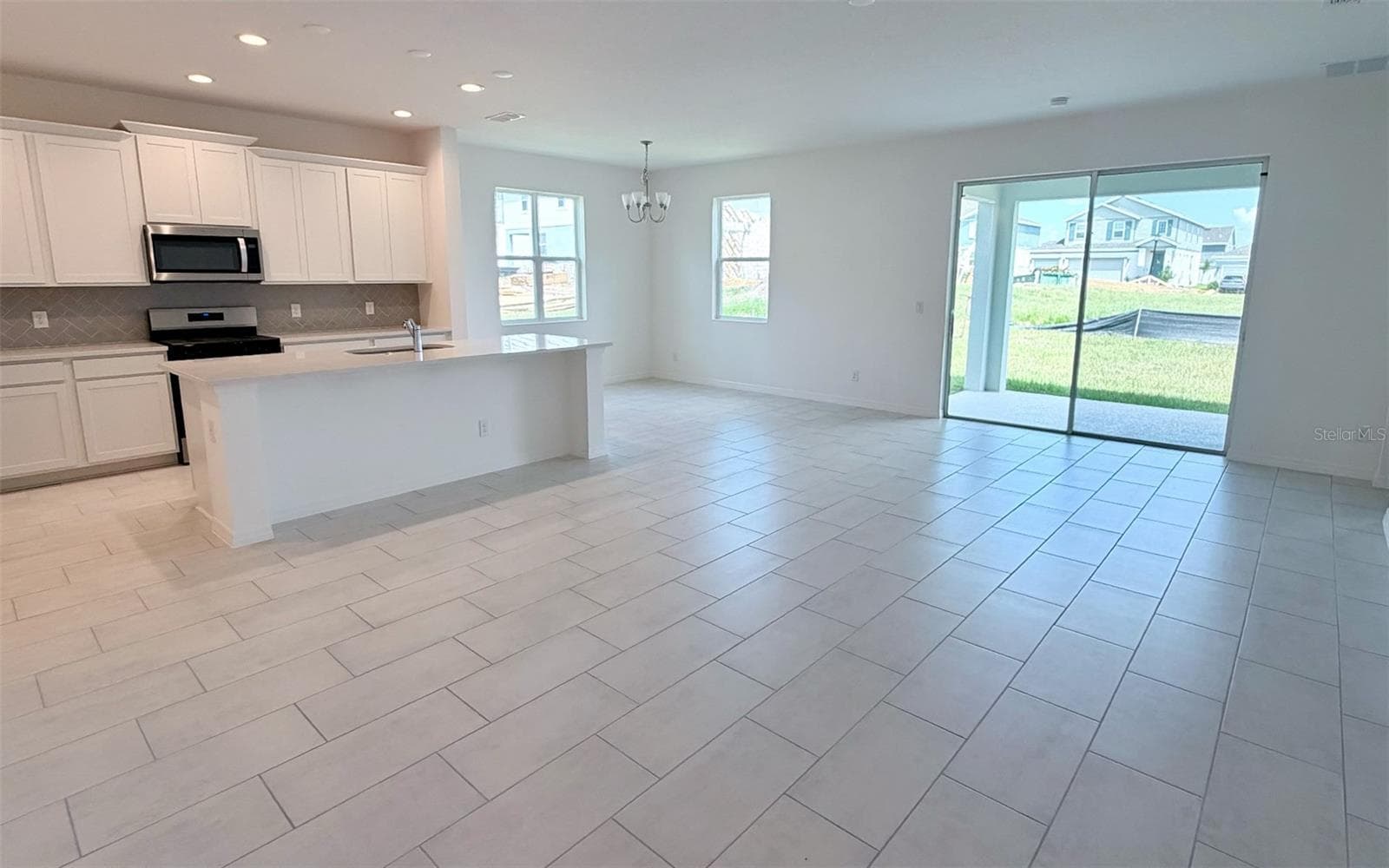 Single Family Residence at 6736 SPOTTED EAGLE LOOP, HOWEY IN THE HILLS, photo 2 of 12