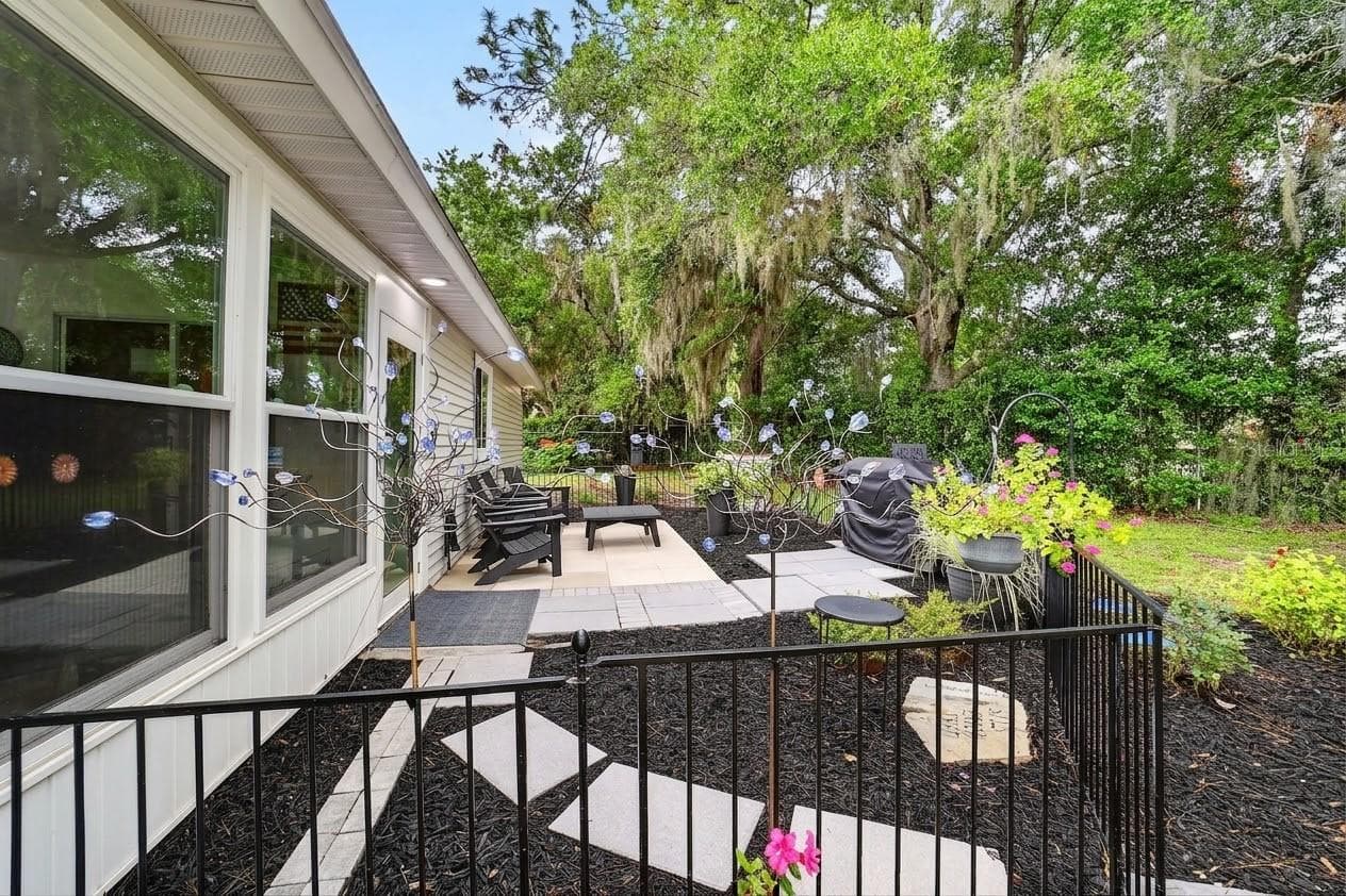 Pet friendly yard,home and community. GO SEE THE DOG PARK - 9282 SW 109TH LN, OCALA