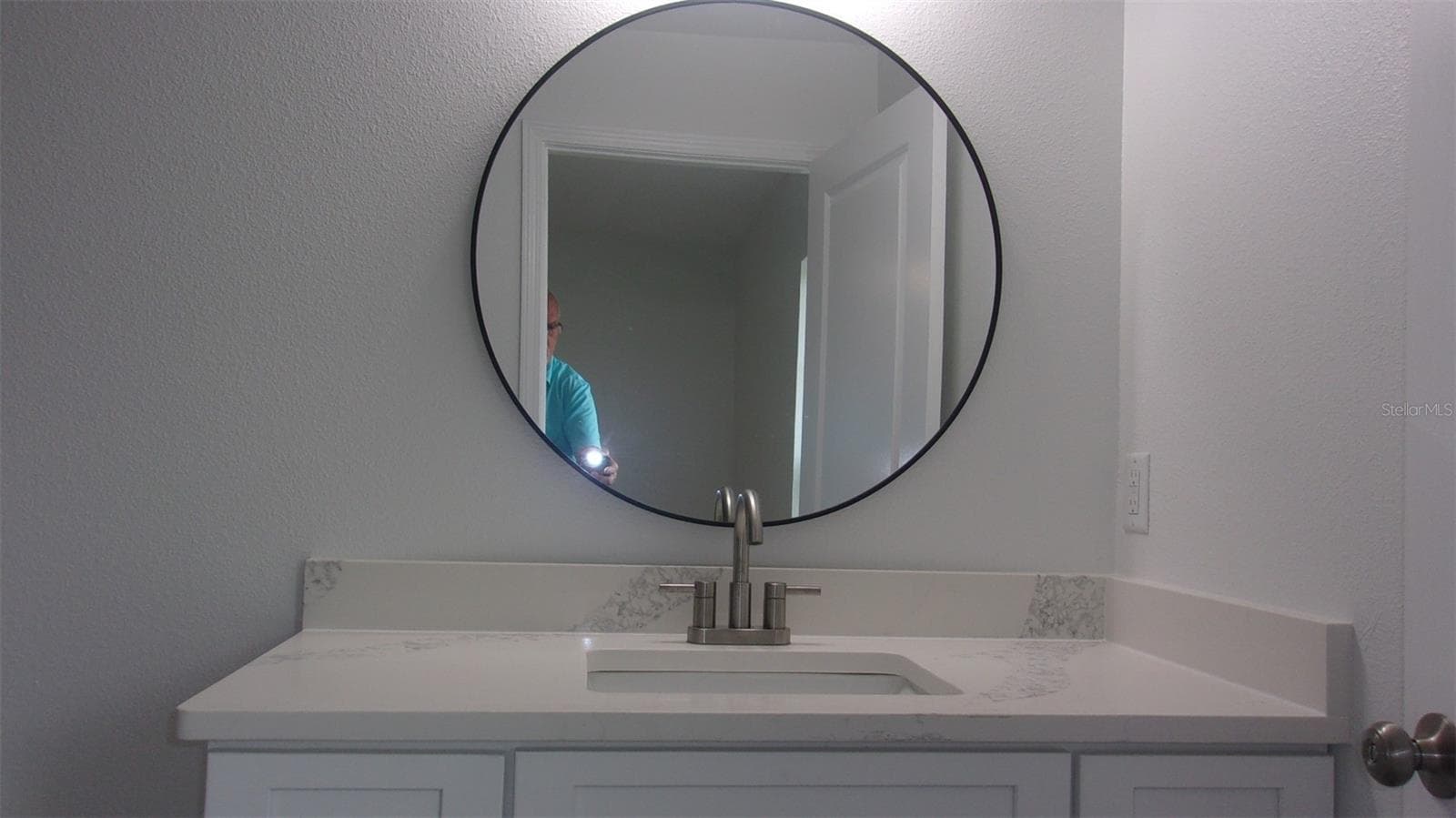 Main Bedroom Bath View 4 - 8410 SW 157TH LN, DUNNELLON