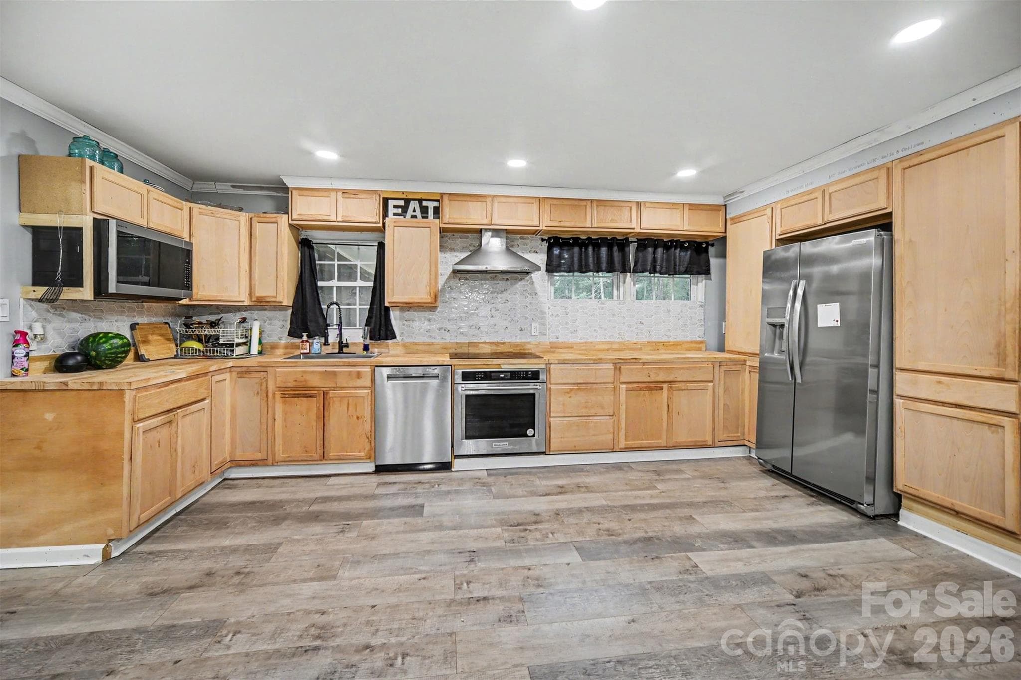 Single Family Residence at 2681 University Drive, Lancaster, photo 8 of 48