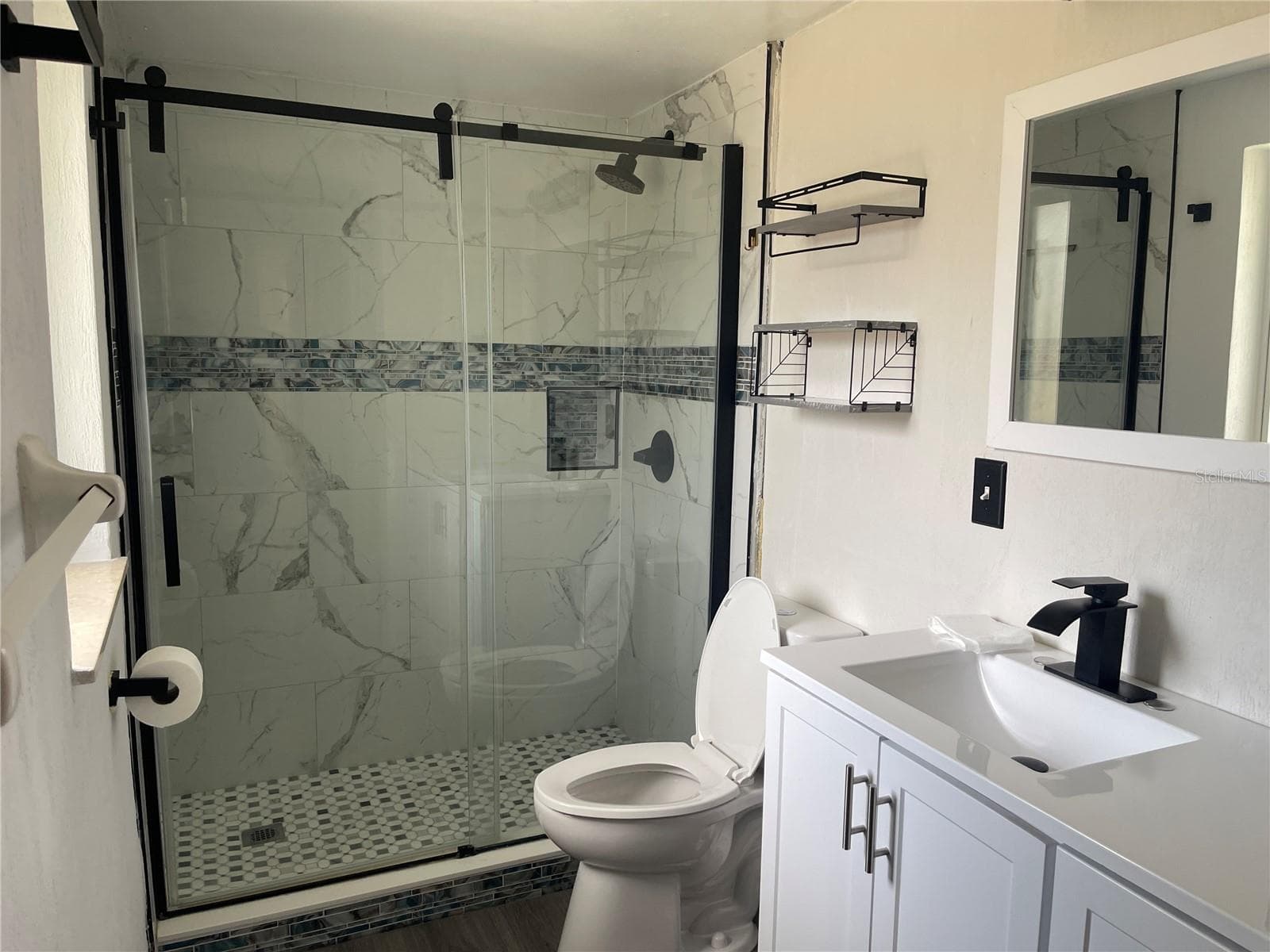 Owner Bath - 339 ELSIE AVE, DAYTONA BEACH