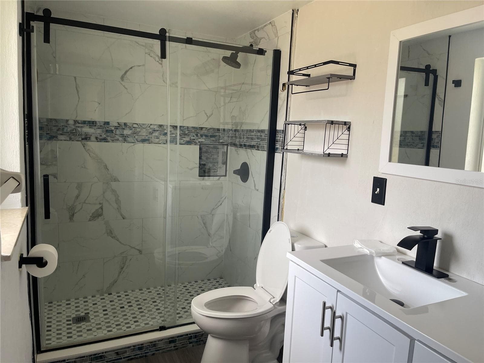 Owner Bath - 339 ELSIE AVE, DAYTONA BEACH