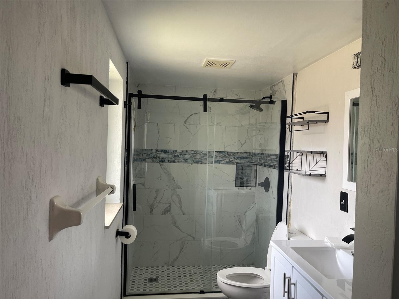 Owner Bath - 339 ELSIE AVE, DAYTONA BEACH