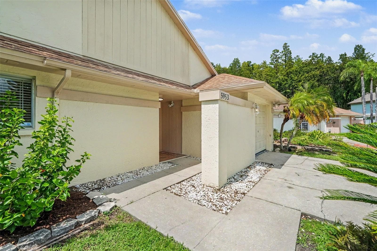 Single Family Residence at 5953 BIRCHWOOD DR, TAMPA, photo 2 of 21