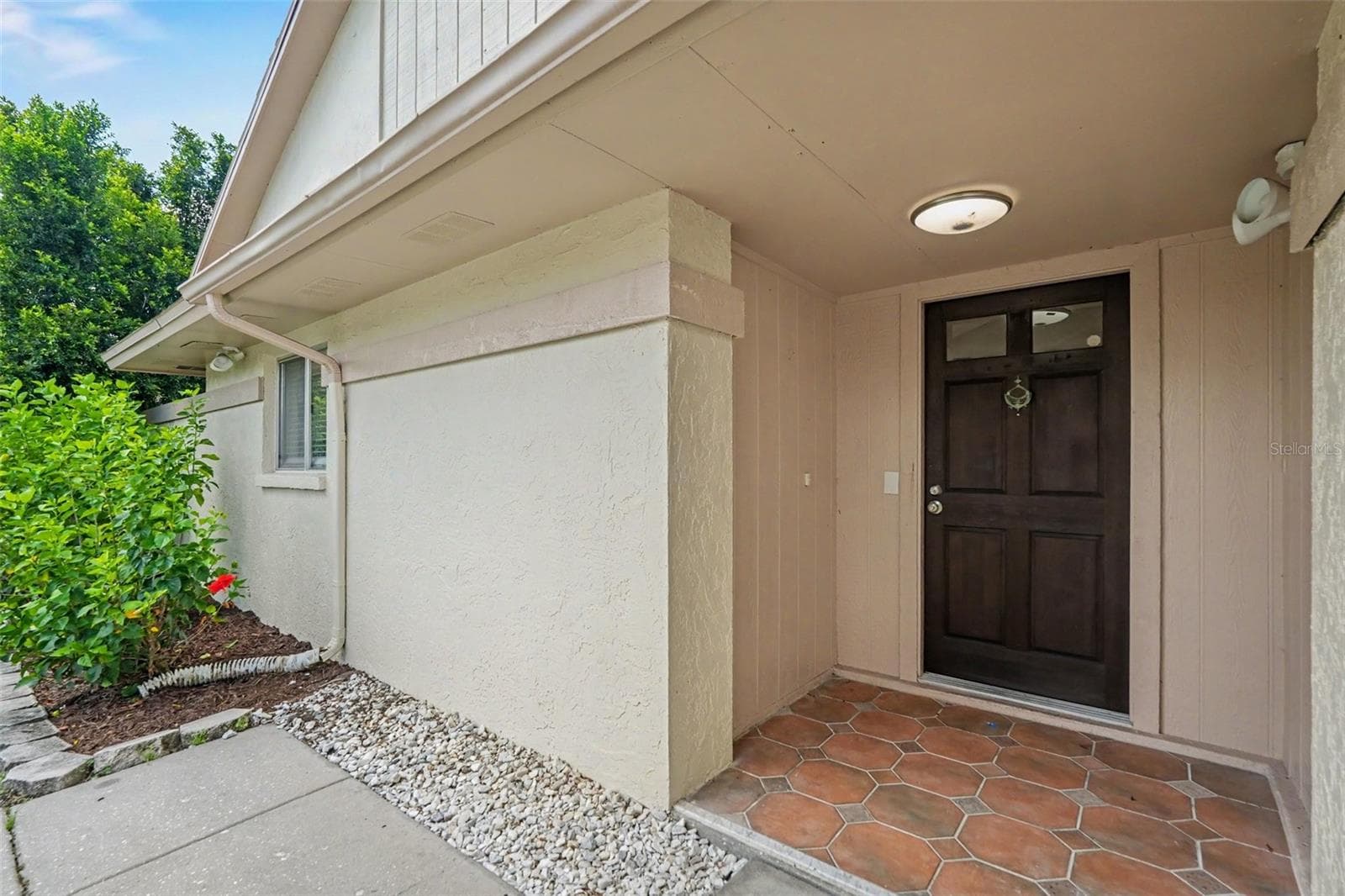 Single Family Residence at 5953 BIRCHWOOD DR, TAMPA, photo 3 of 21