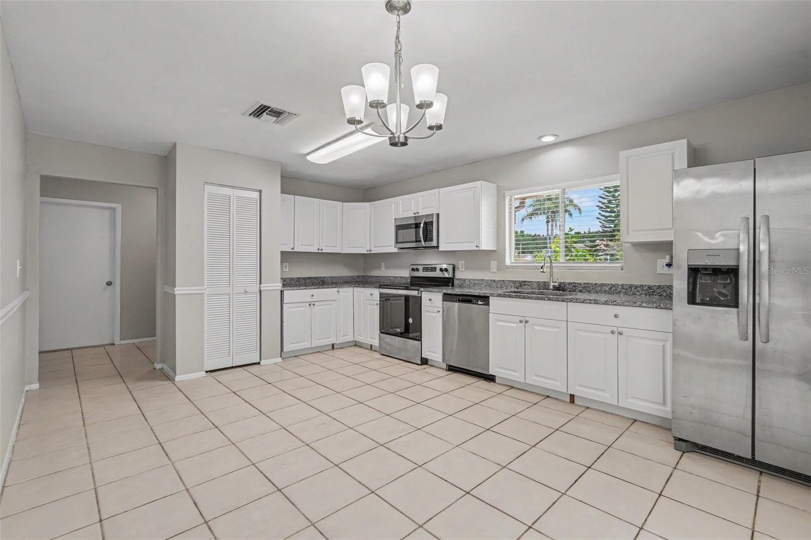 Single Family Residence at 5953 BIRCHWOOD DR, TAMPA, photo 8 of 21